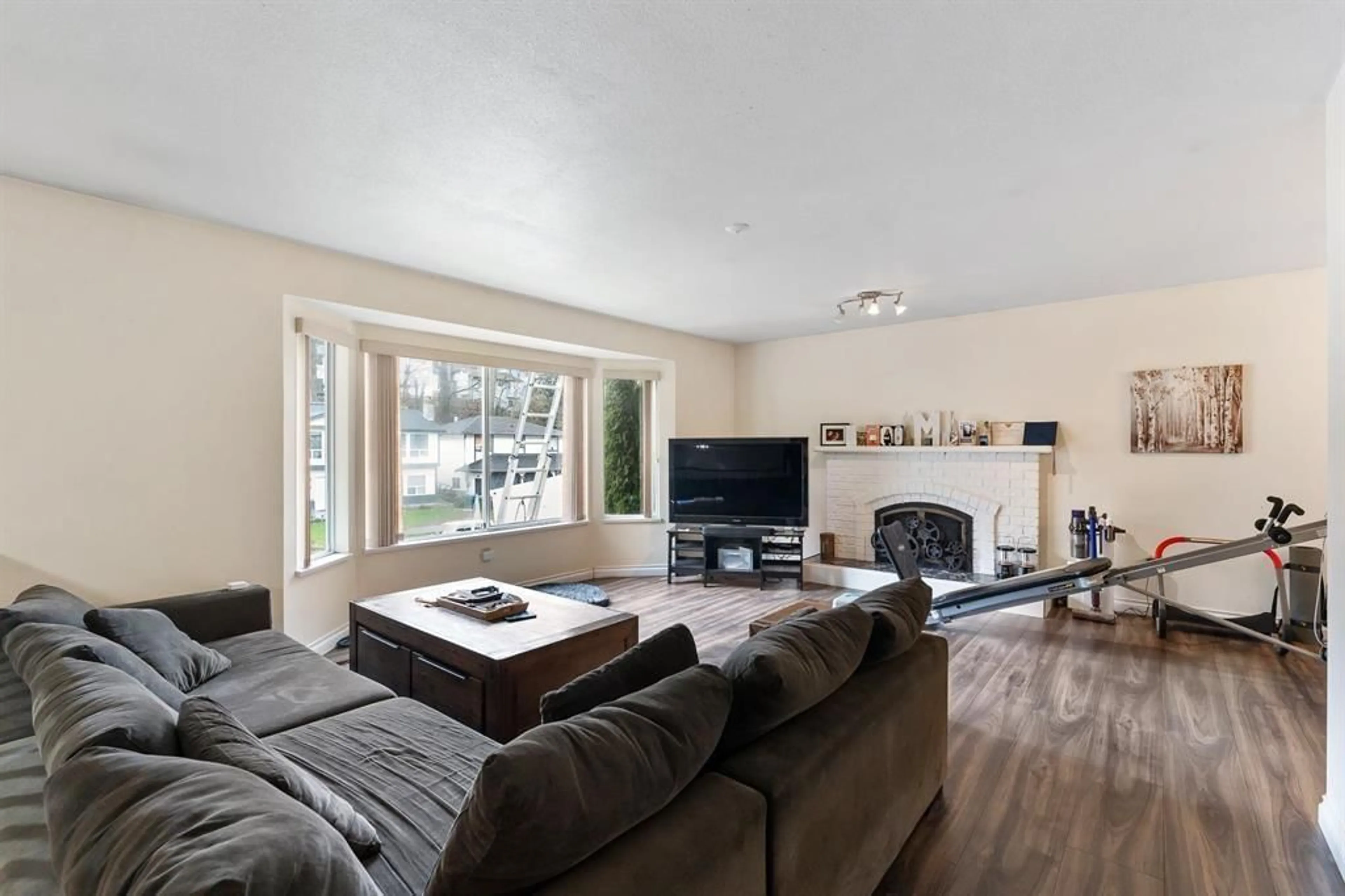 Living room with furniture, wood/laminate floor for 2300 HARPER DRIVE, Abbotsford British Columbia V3G2B2