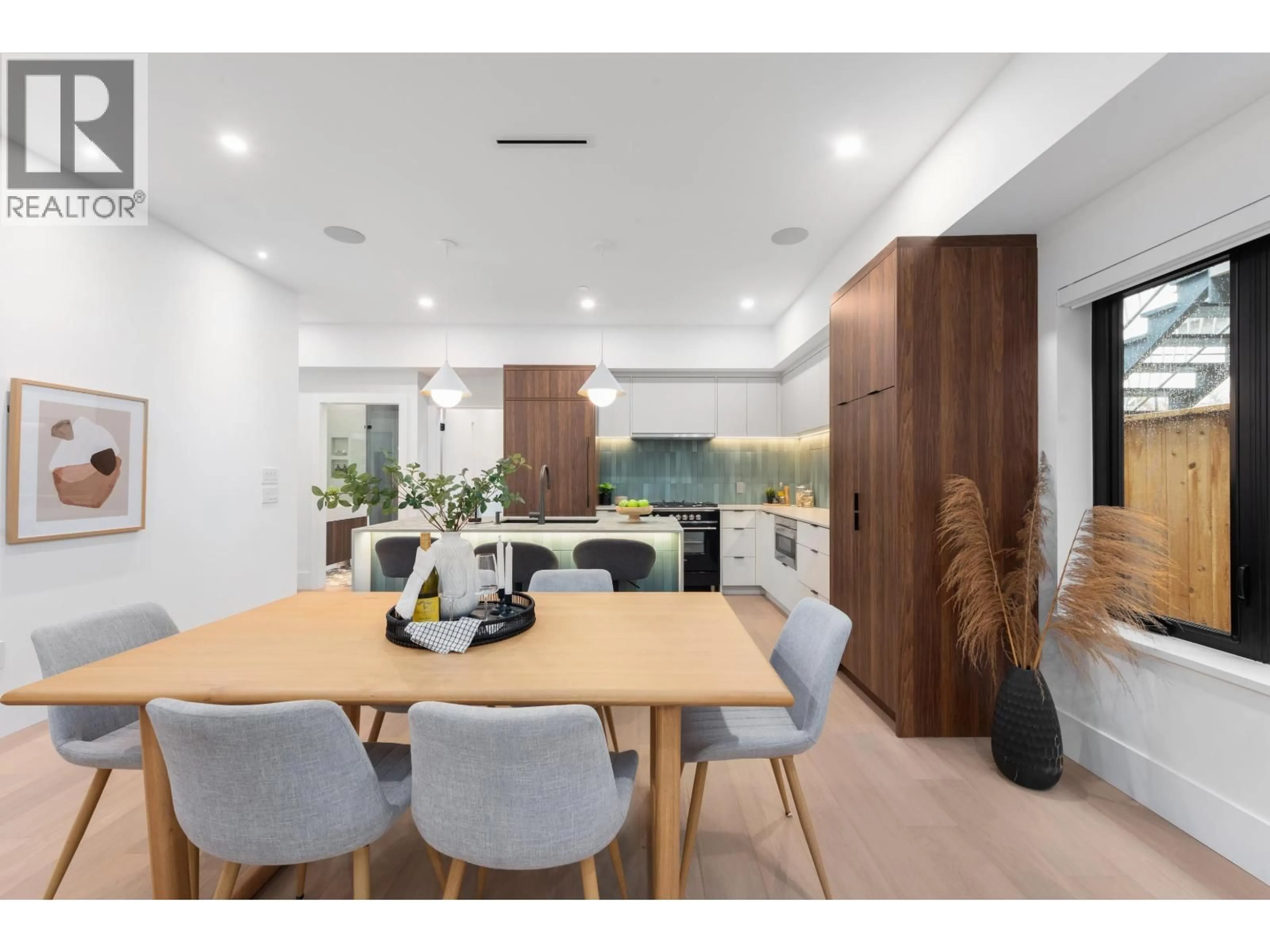 Dining room, wood/laminate floor for 1 - 273 17TH AVENUE, Vancouver British Columbia V5Y1Z9