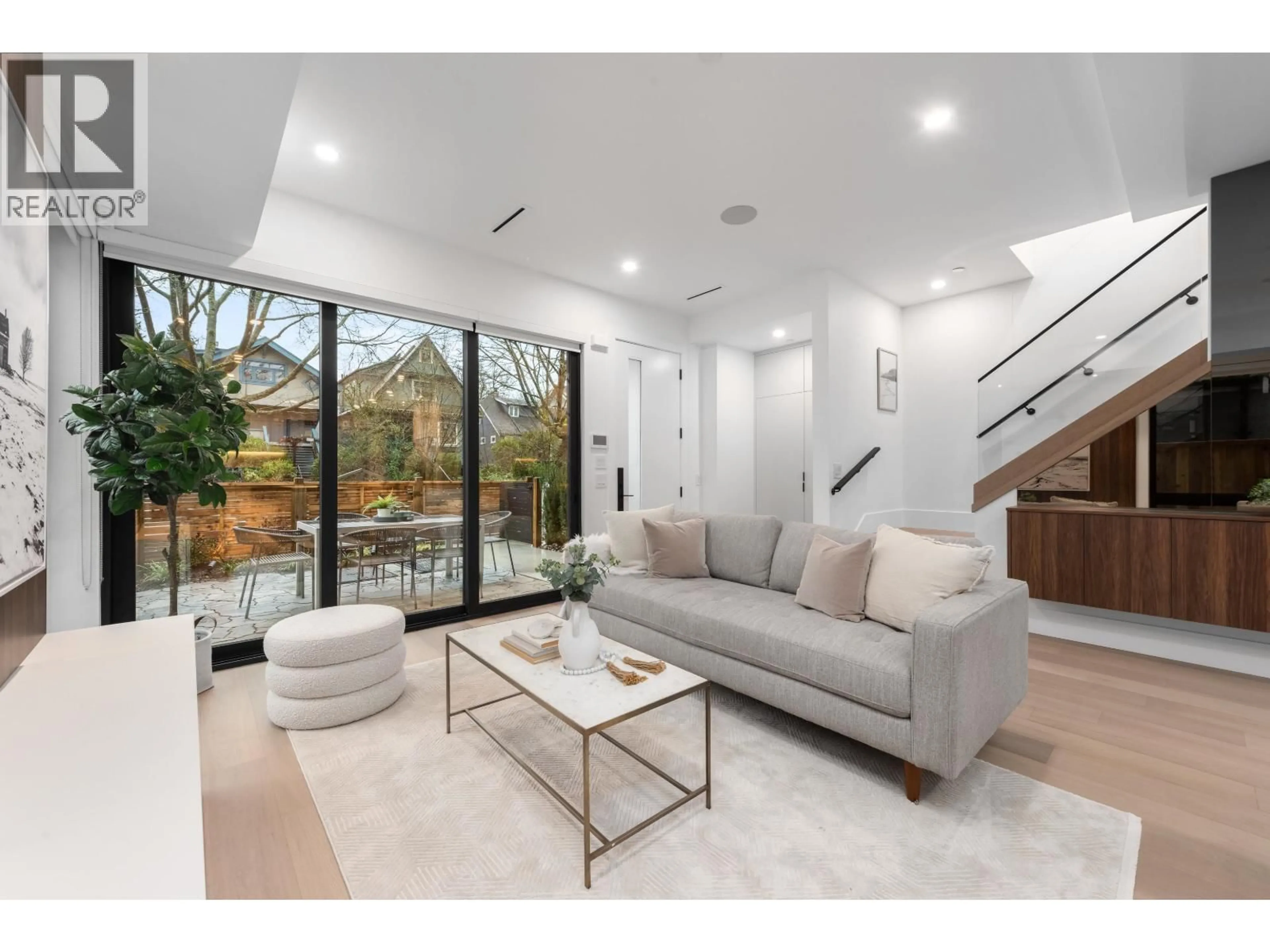 Living room with furniture, unknown for 1 - 275 17TH AVENUE, Vancouver British Columbia V5Y1Z9