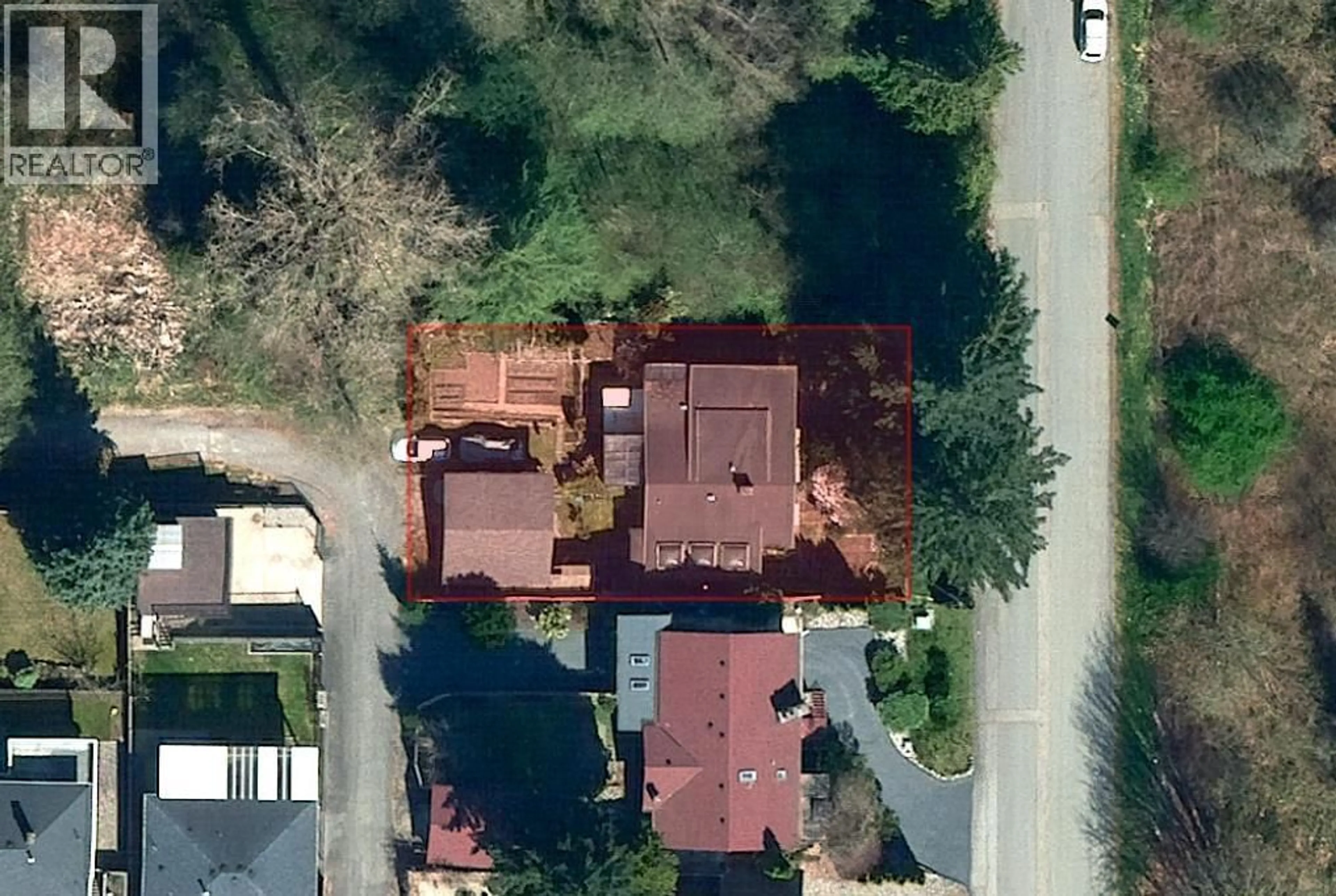 A pic from outside/outdoor area/front of a property/back of a property/a pic from drone, street for 5449 ROYAL OAK AVENUE, Burnaby British Columbia V5H3N1