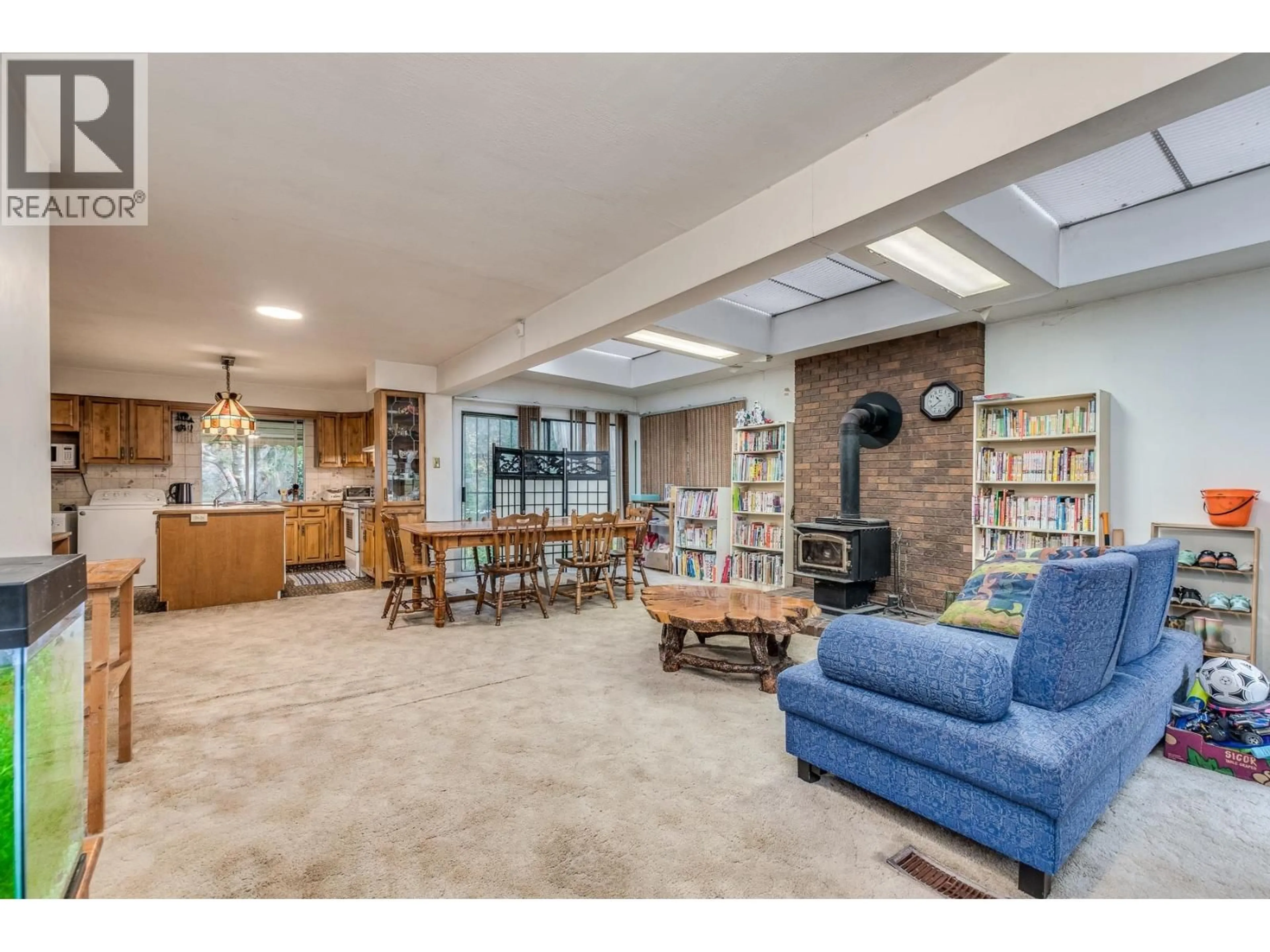 Living room with furniture, unknown for 5449 ROYAL OAK AVENUE, Burnaby British Columbia V5H3N1