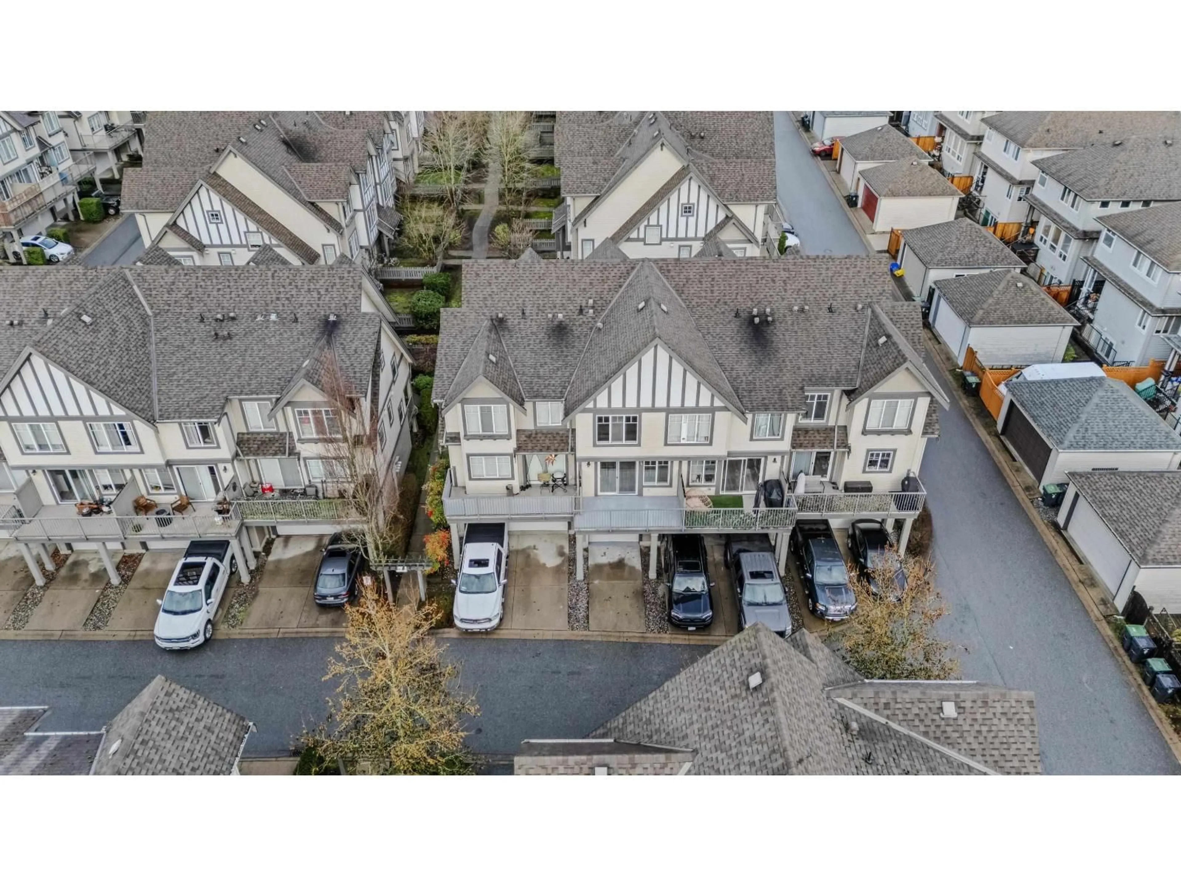 A pic from outside/outdoor area/front of a property/back of a property/a pic from drone, unknown for 82 - 20038 70 AVENUE, Langley British Columbia V2Y0B4