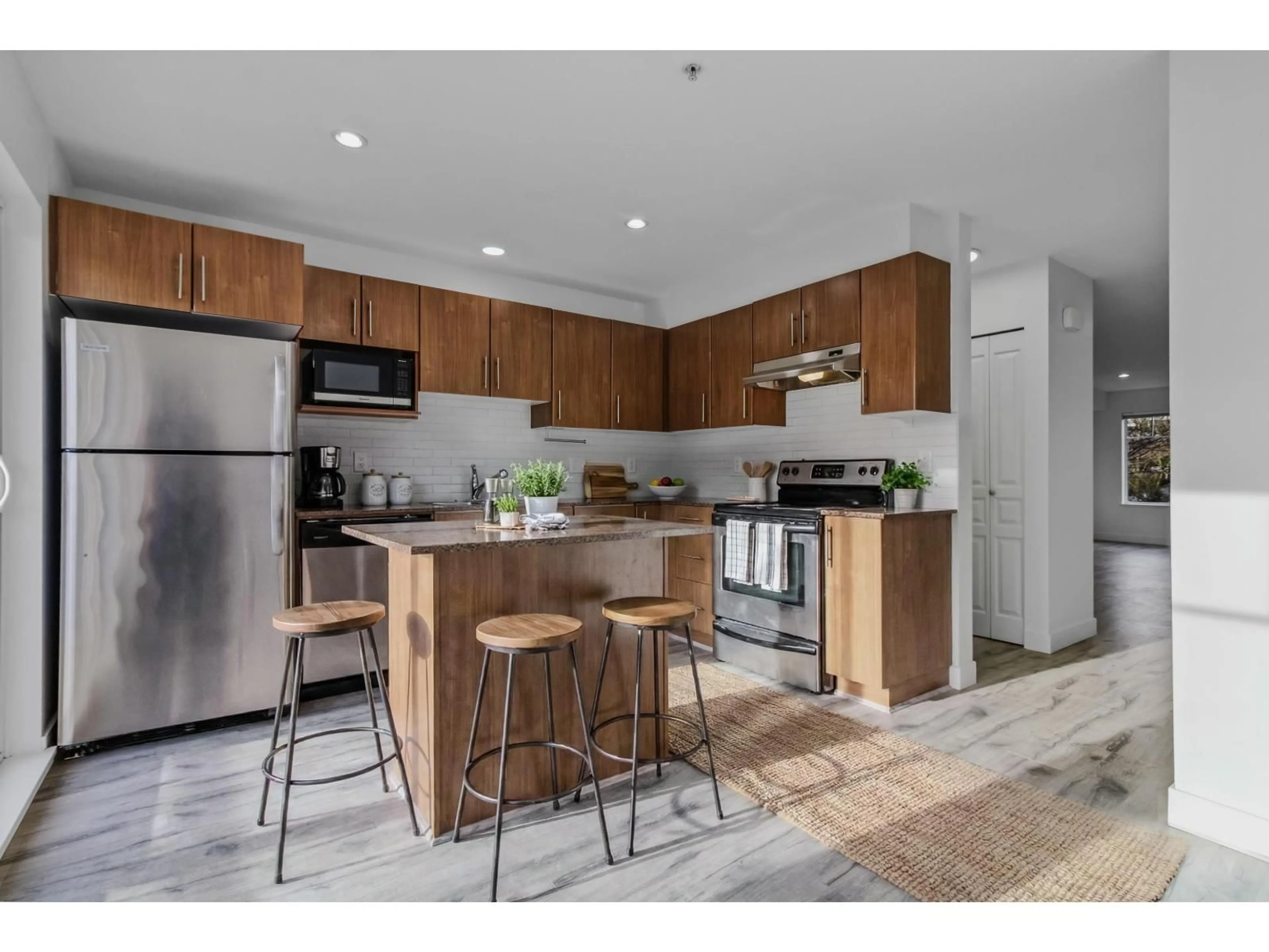 Open concept kitchen, unknown for 82 - 20038 70 AVENUE, Langley British Columbia V2Y0B4