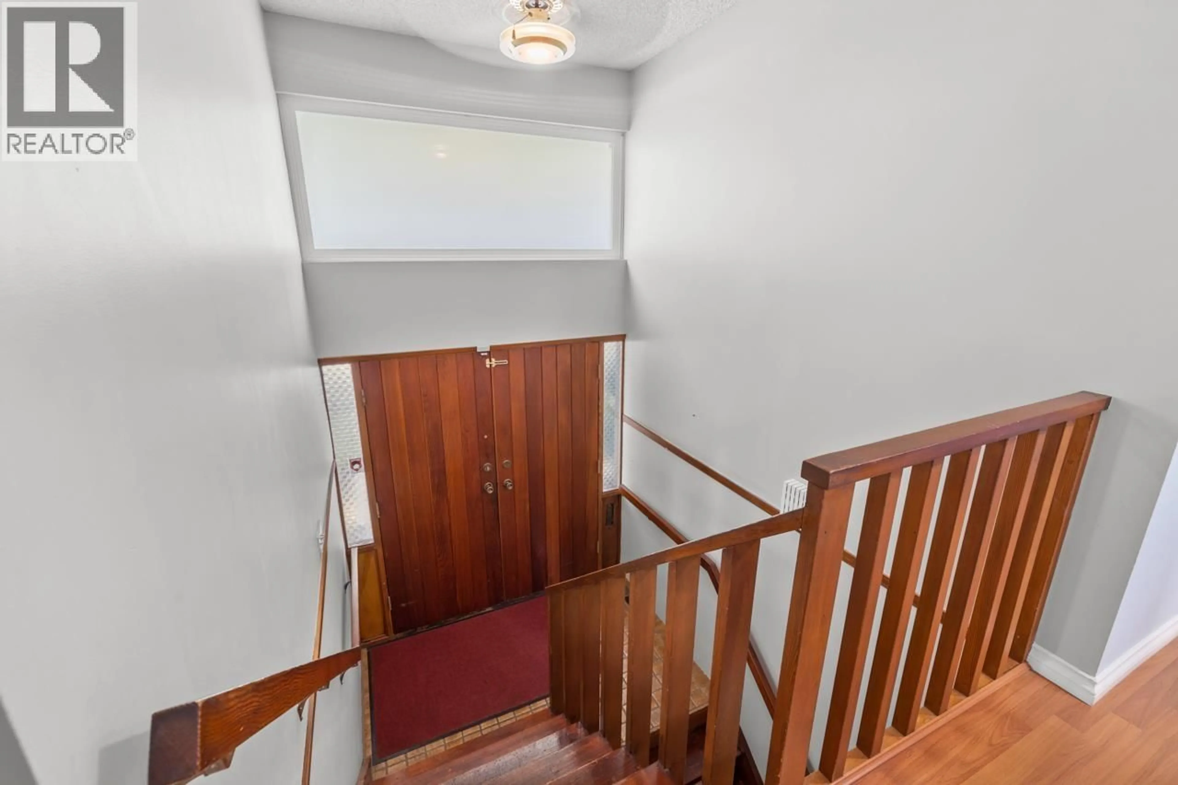 Stairs for 2142 ST. ANDREWS AVENUE, North Vancouver British Columbia V7L3M5
