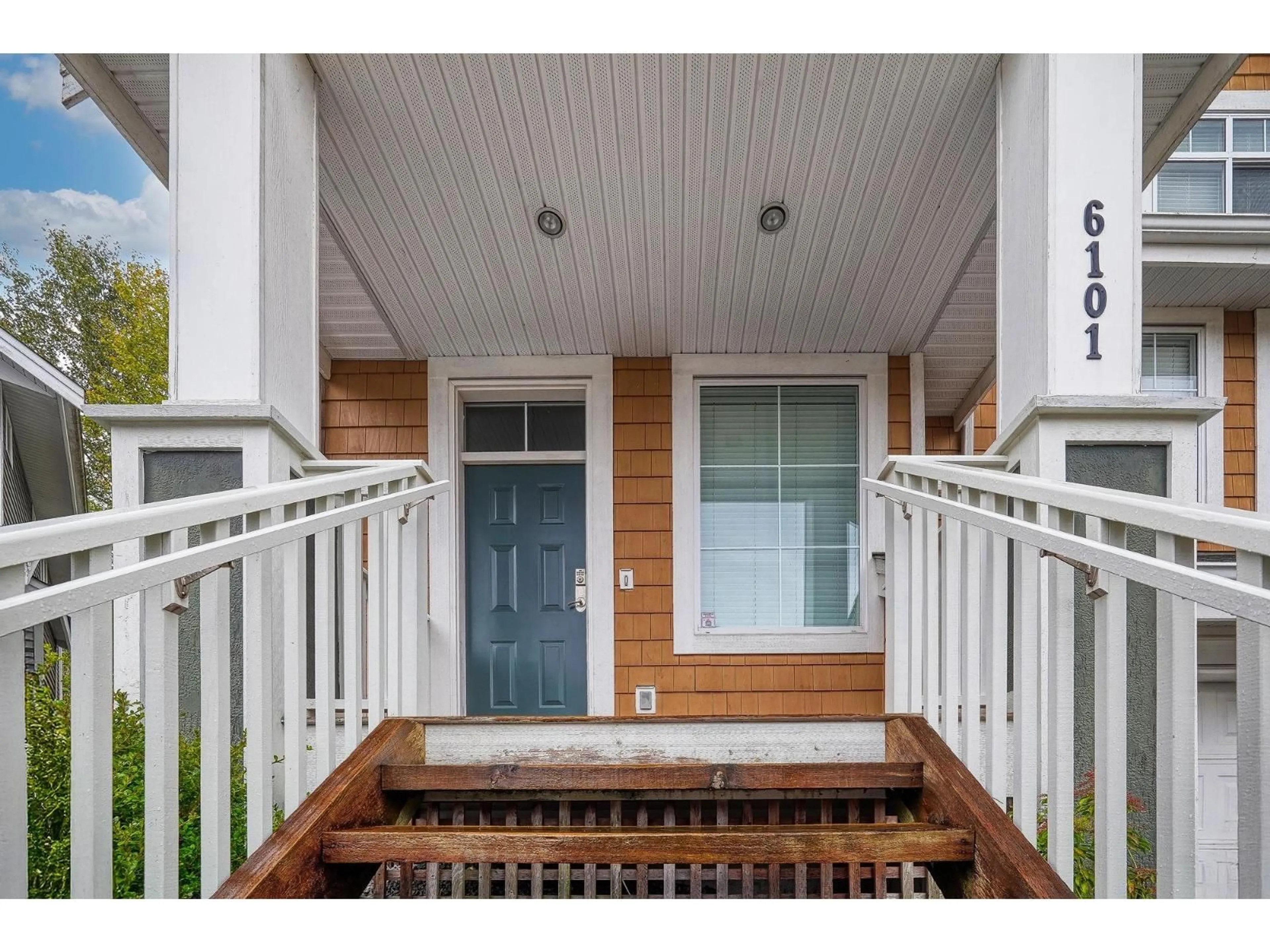 Indoor entryway for 6101 151 STREET, Surrey British Columbia V3S5J7