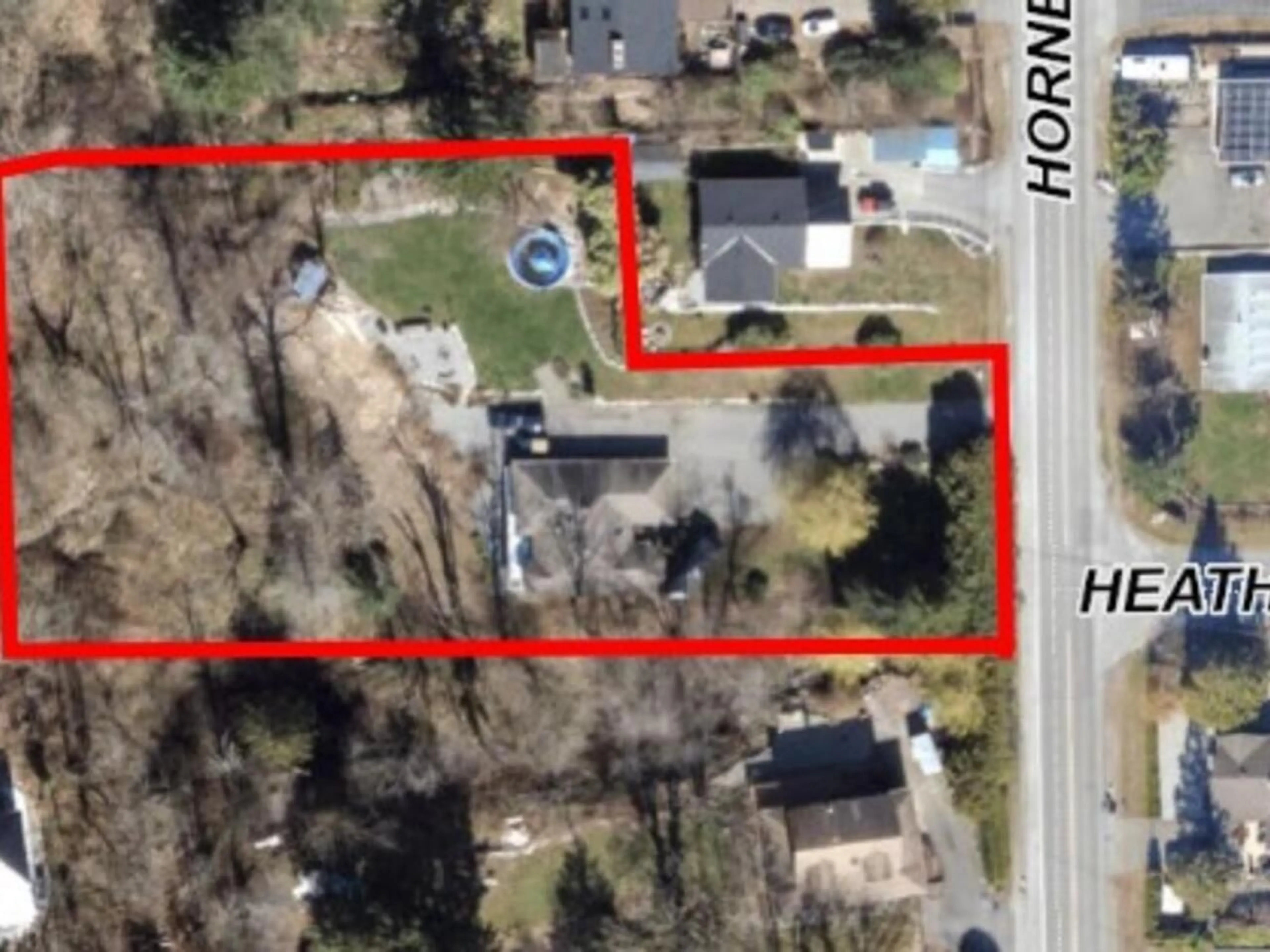 A pic from outside/outdoor area/front of a property/back of a property/a pic from drone, street for 7681 HORNE STREET, Mission British Columbia V3V3Y8