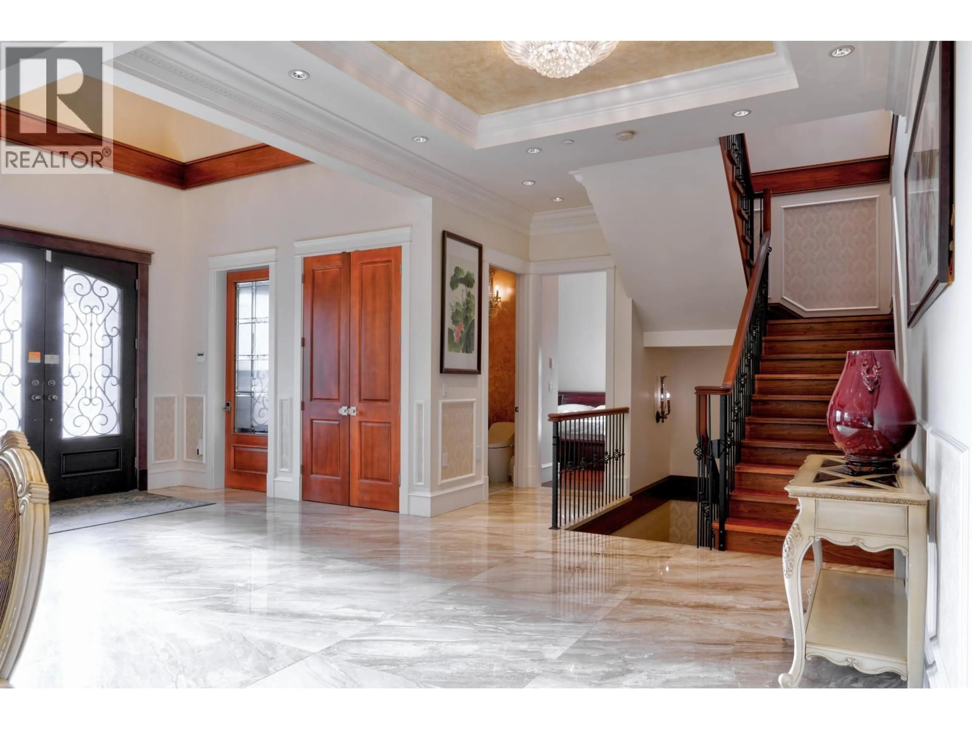 Indoor foyer for 2237 37TH AVENUE, Vancouver British Columbia V6M1P2