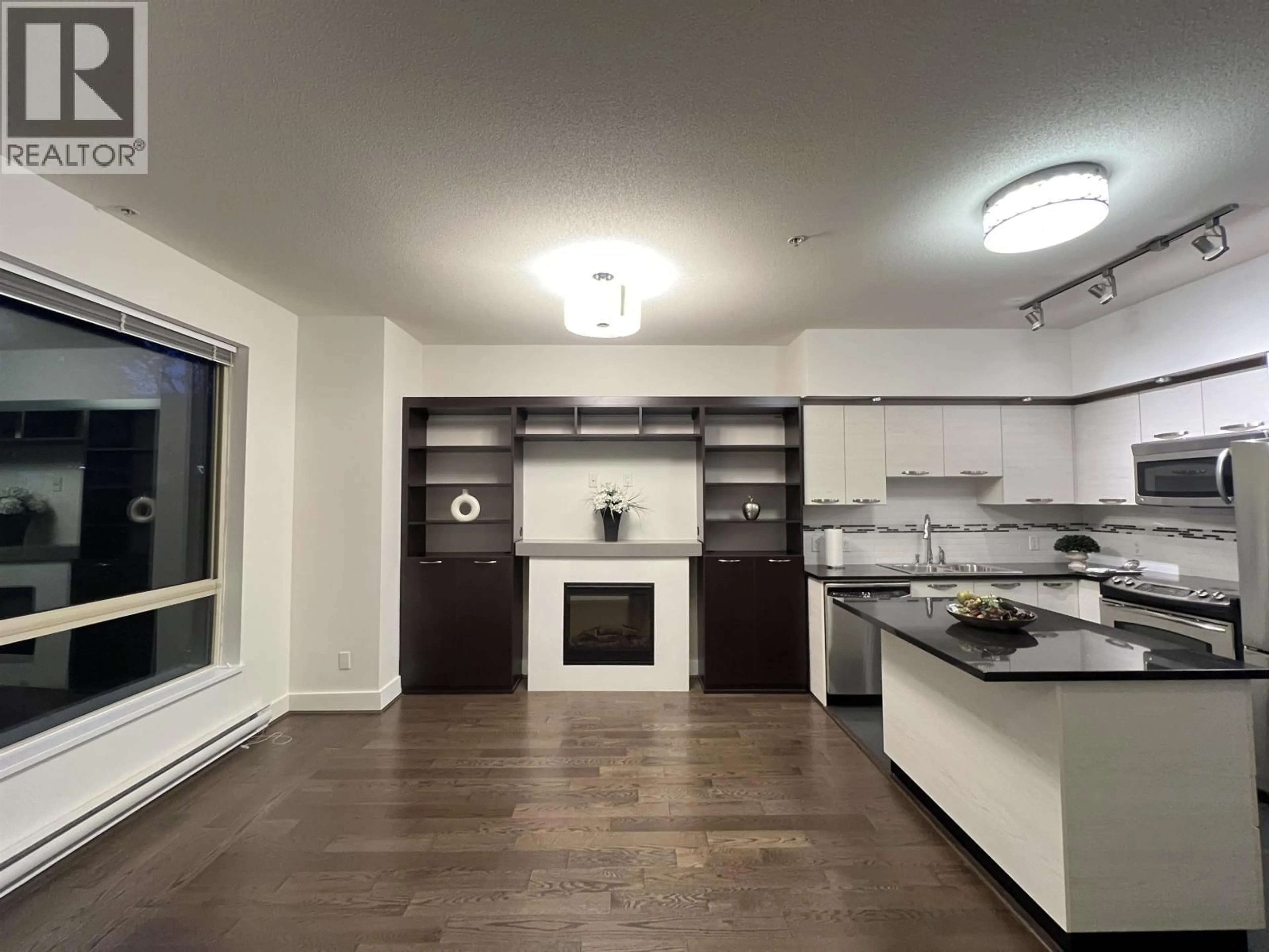 Open concept kitchen, wood/laminate floor for 103 - 7478 BYRNEPARK WALK, Burnaby British Columbia V3N0B5