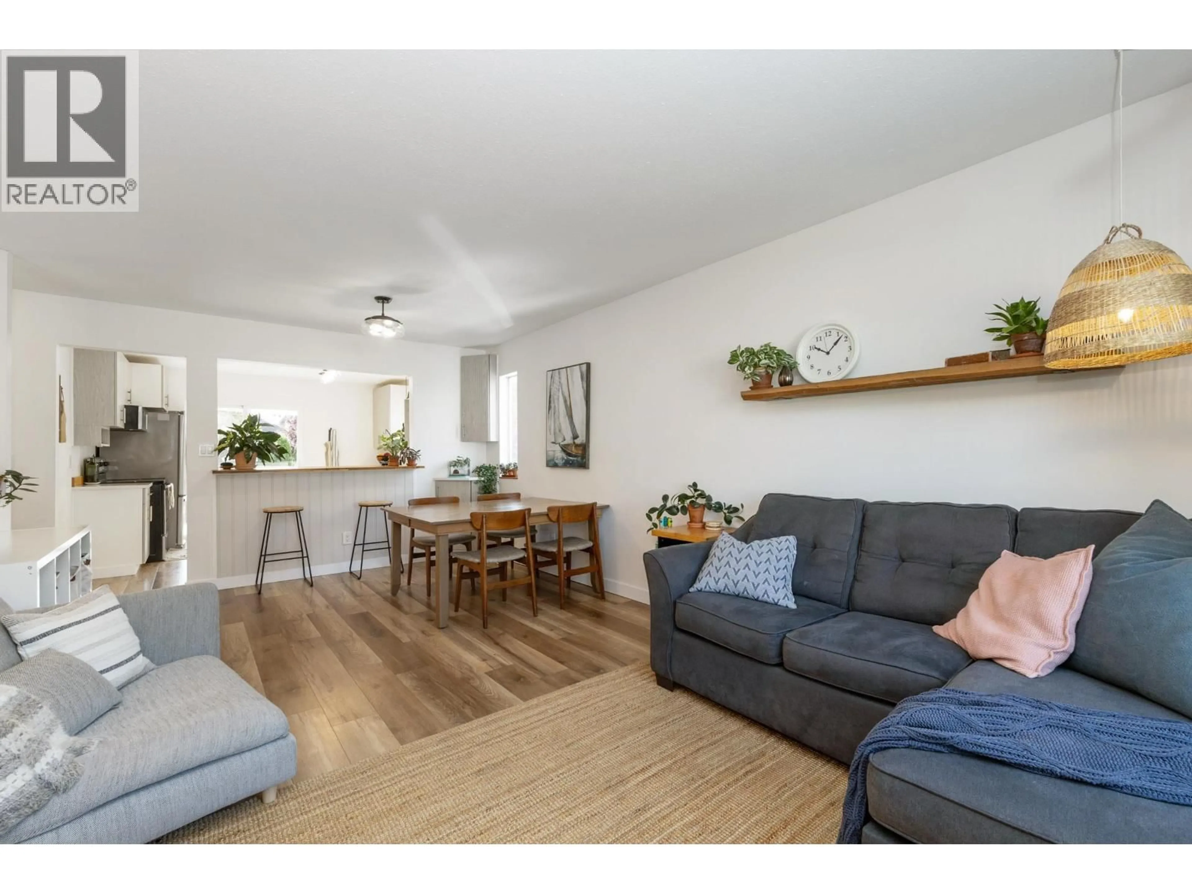 Living room with furniture, wood/laminate floor for 20350 OSPRING STREET, Maple Ridge British Columbia V2X1K6