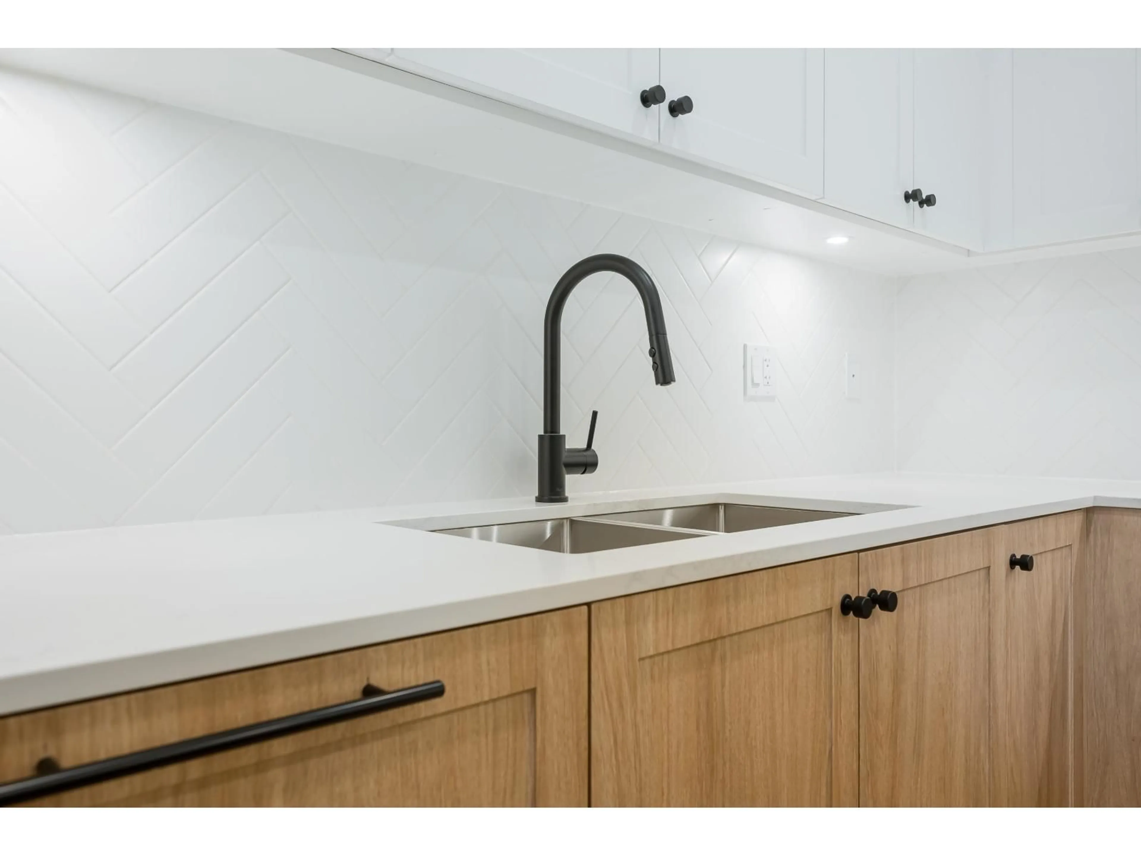 Standard kitchen, unknown for 404 - 19885 76 AVENUE, Langley British Columbia V2Y4M5