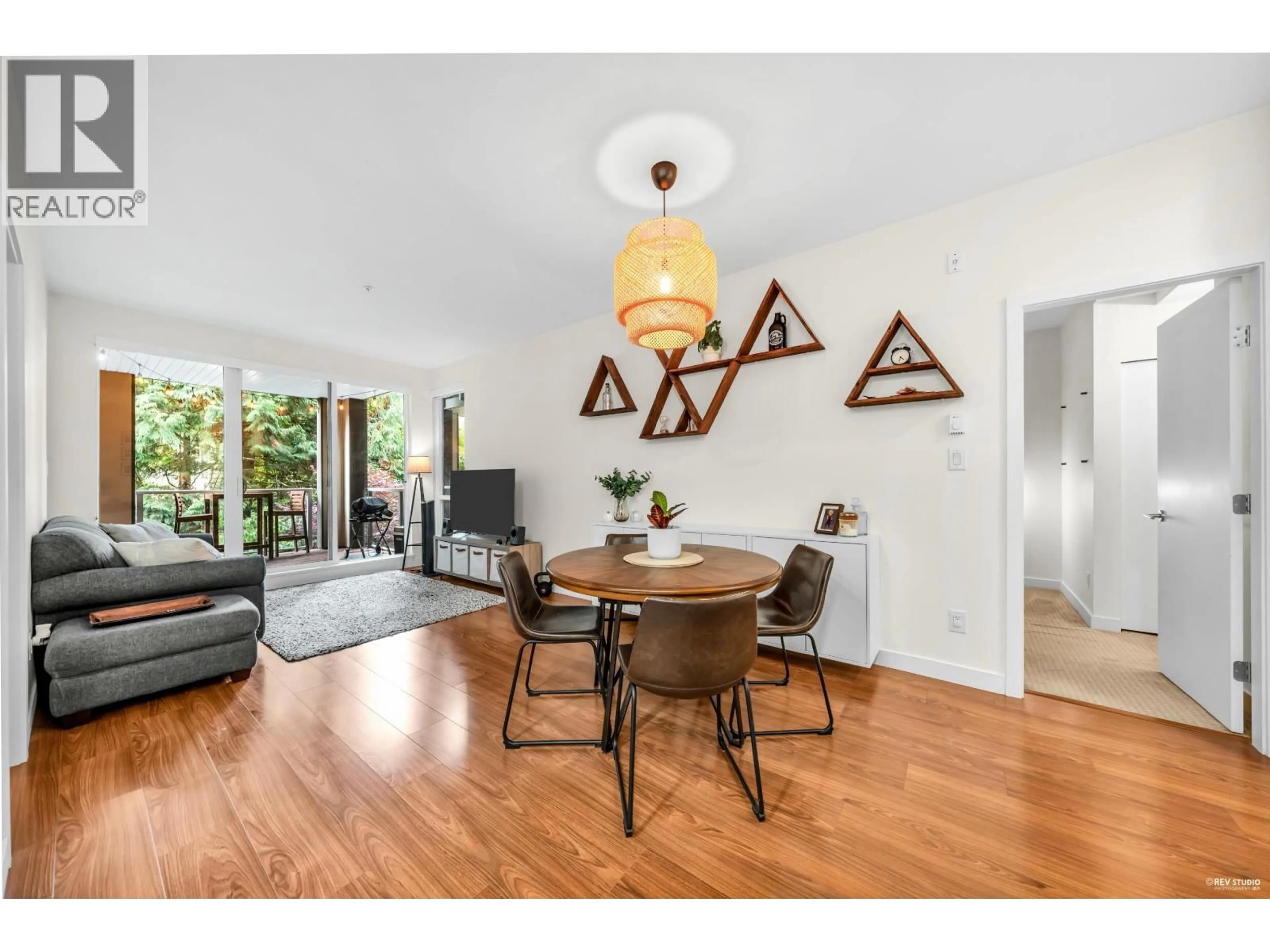 Dining room, wood/laminate floor for 201 - 5460 BROADWAY, Burnaby British Columbia V5B0B4