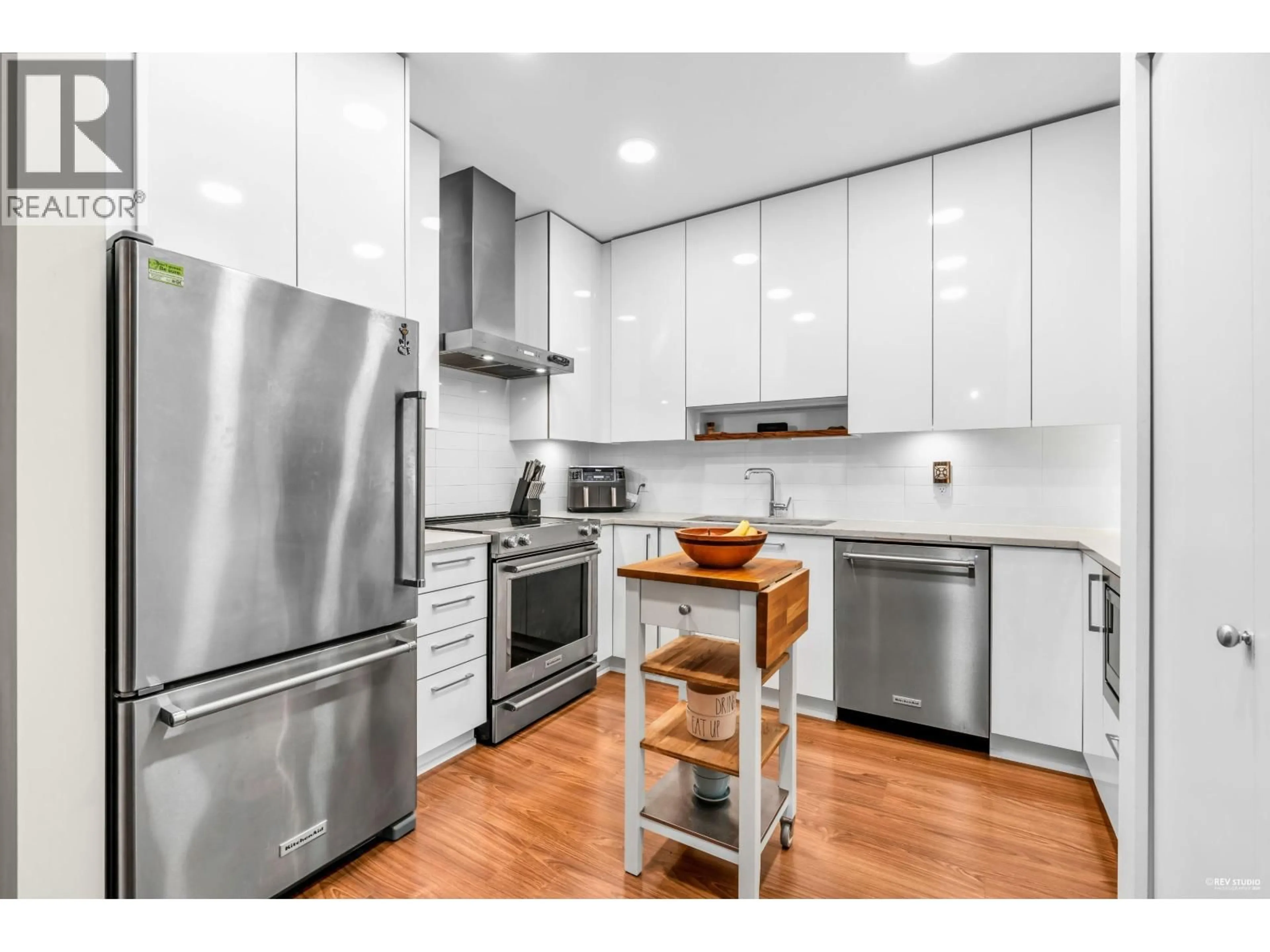 Open concept kitchen, wood/laminate floor for 201 - 5460 BROADWAY, Burnaby British Columbia V5B0B4