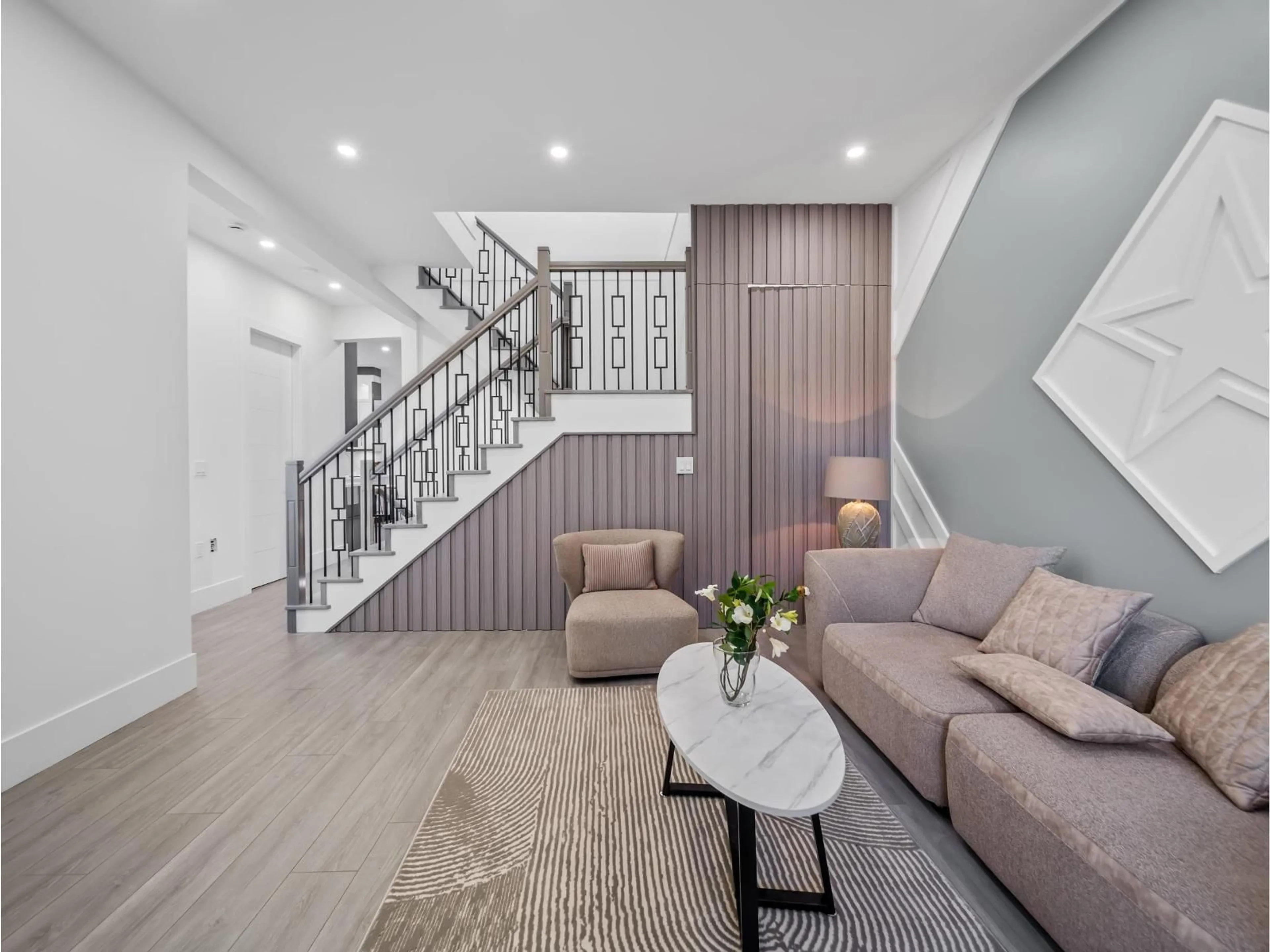 Indoor entryway for 9885 HUCKLEBERRY DRIVE, Surrey British Columbia V4N6T4