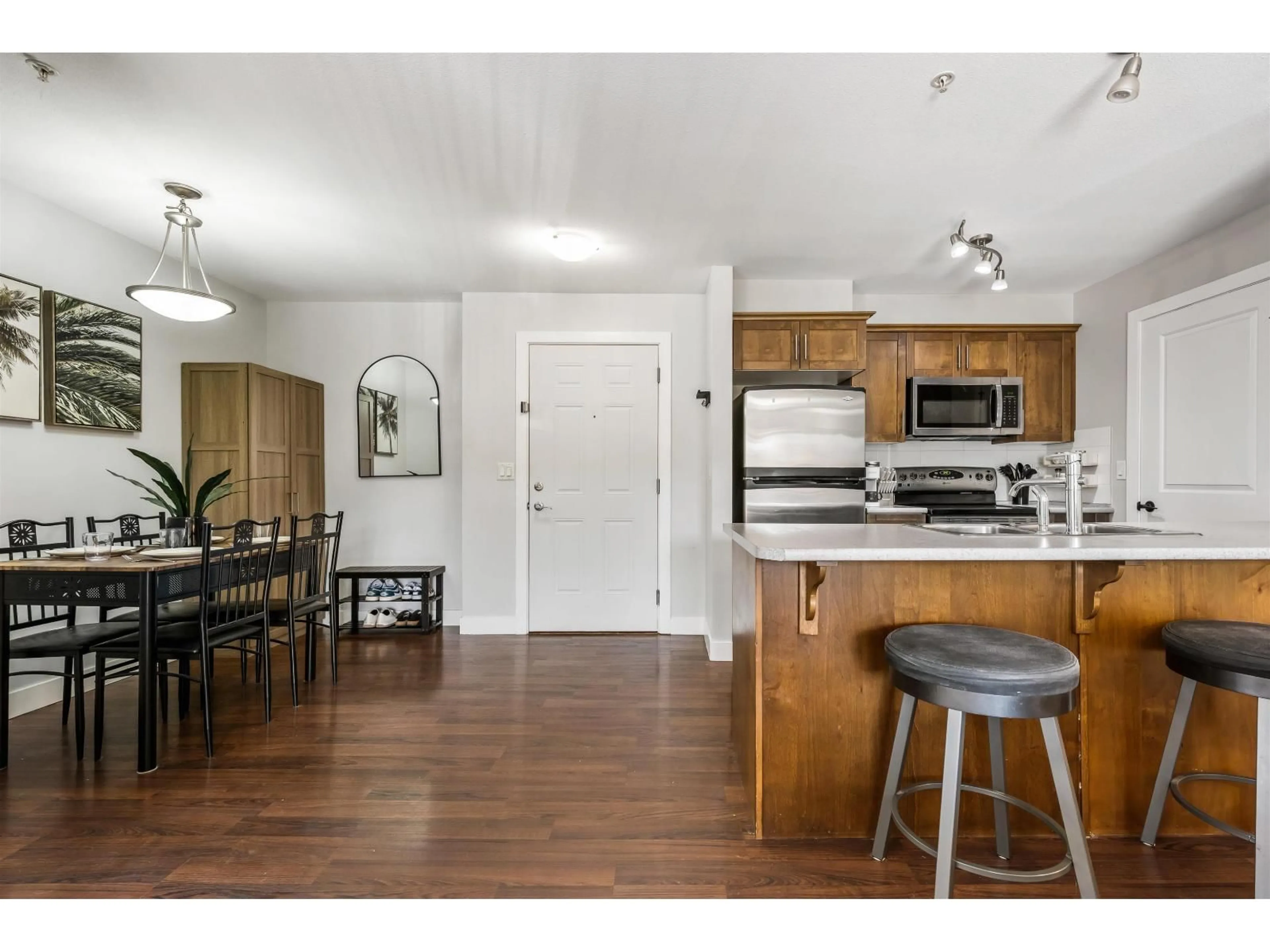 Open concept kitchen, wood/laminate floor for 217 - 46150 BOLE AVENUE, Chilliwack British Columbia V2P0B7