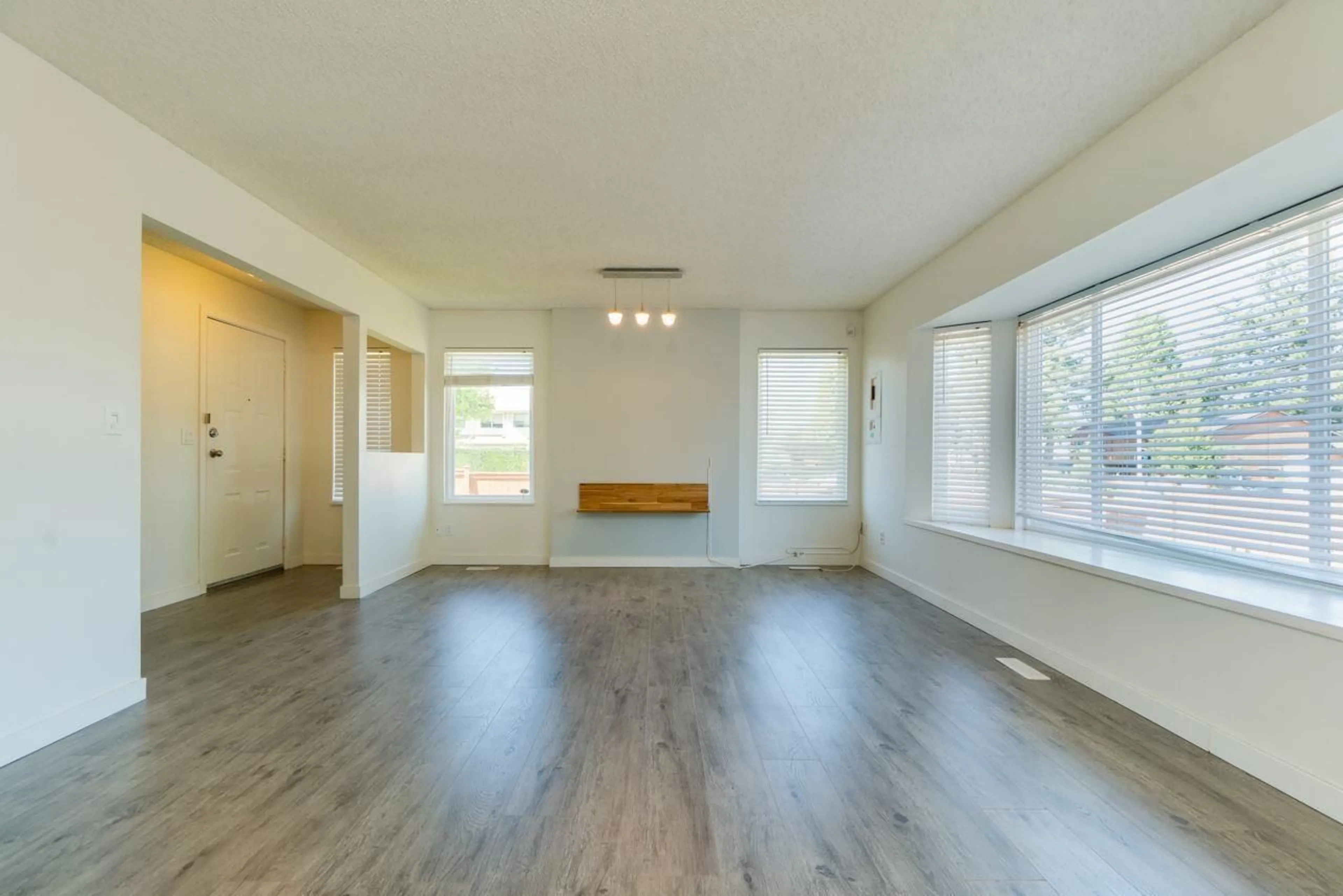 A pic of a room for 15592 100 AVENUE, Surrey British Columbia V3R7S4