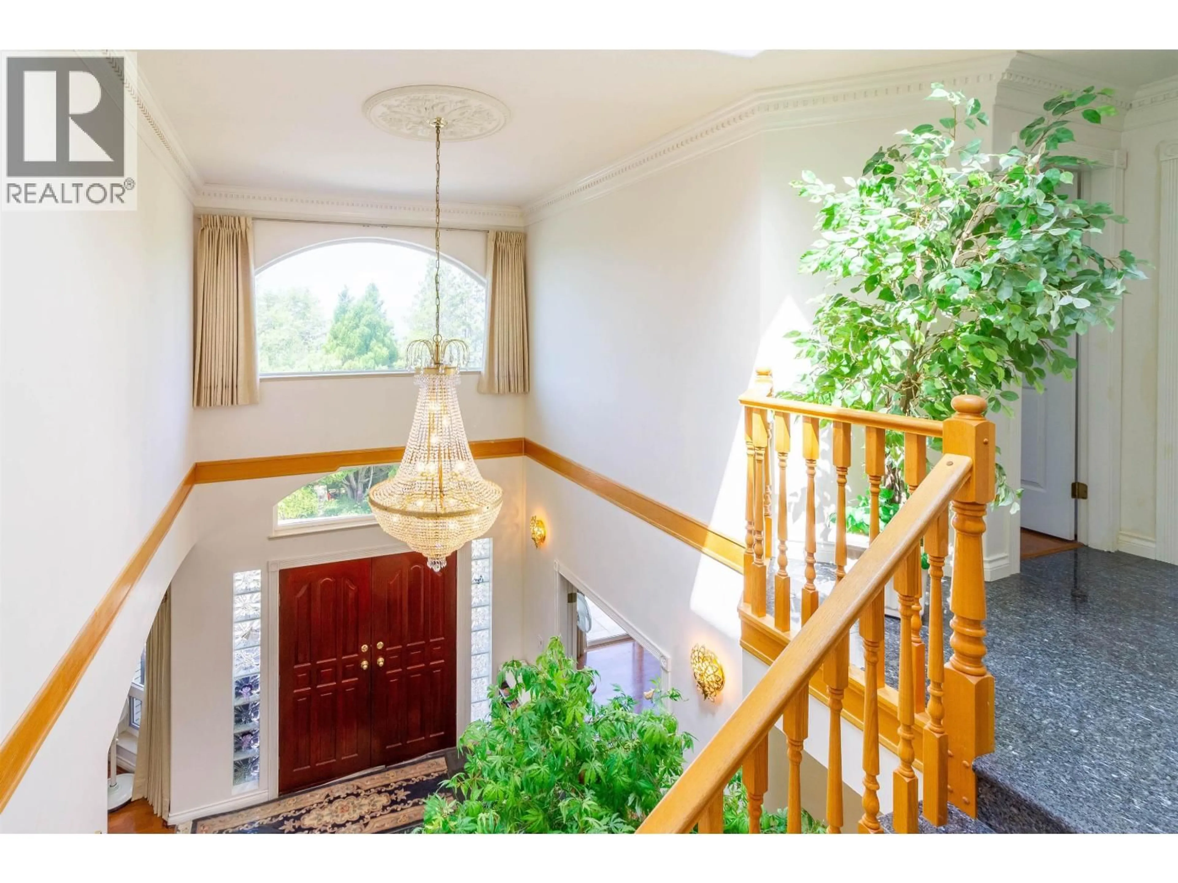 Indoor foyer for 7286 BARNET ROAD, Burnaby British Columbia V5A1E2