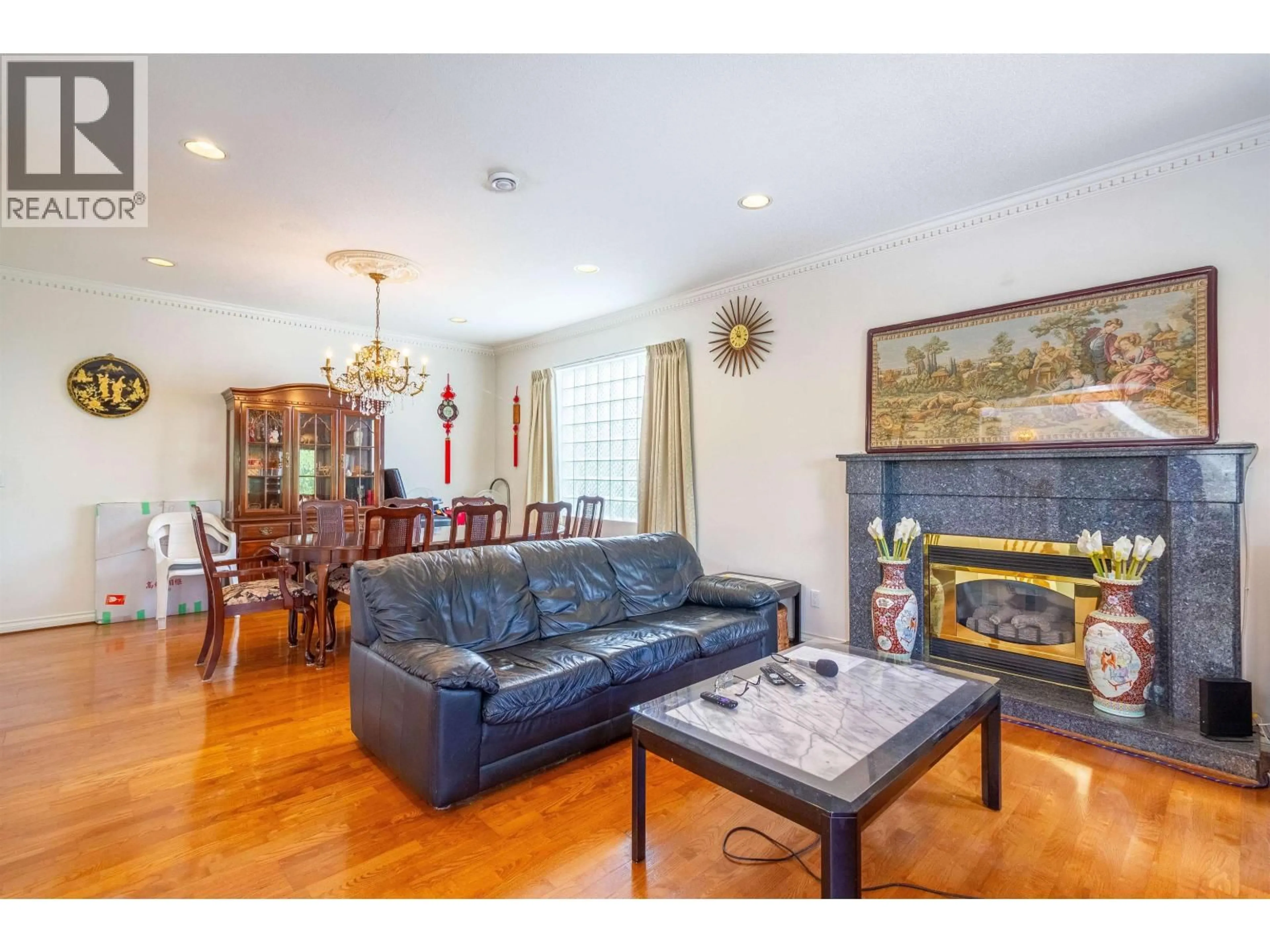 Living room with furniture, wood/laminate floor for 7286 BARNET ROAD, Burnaby British Columbia V5A1E2