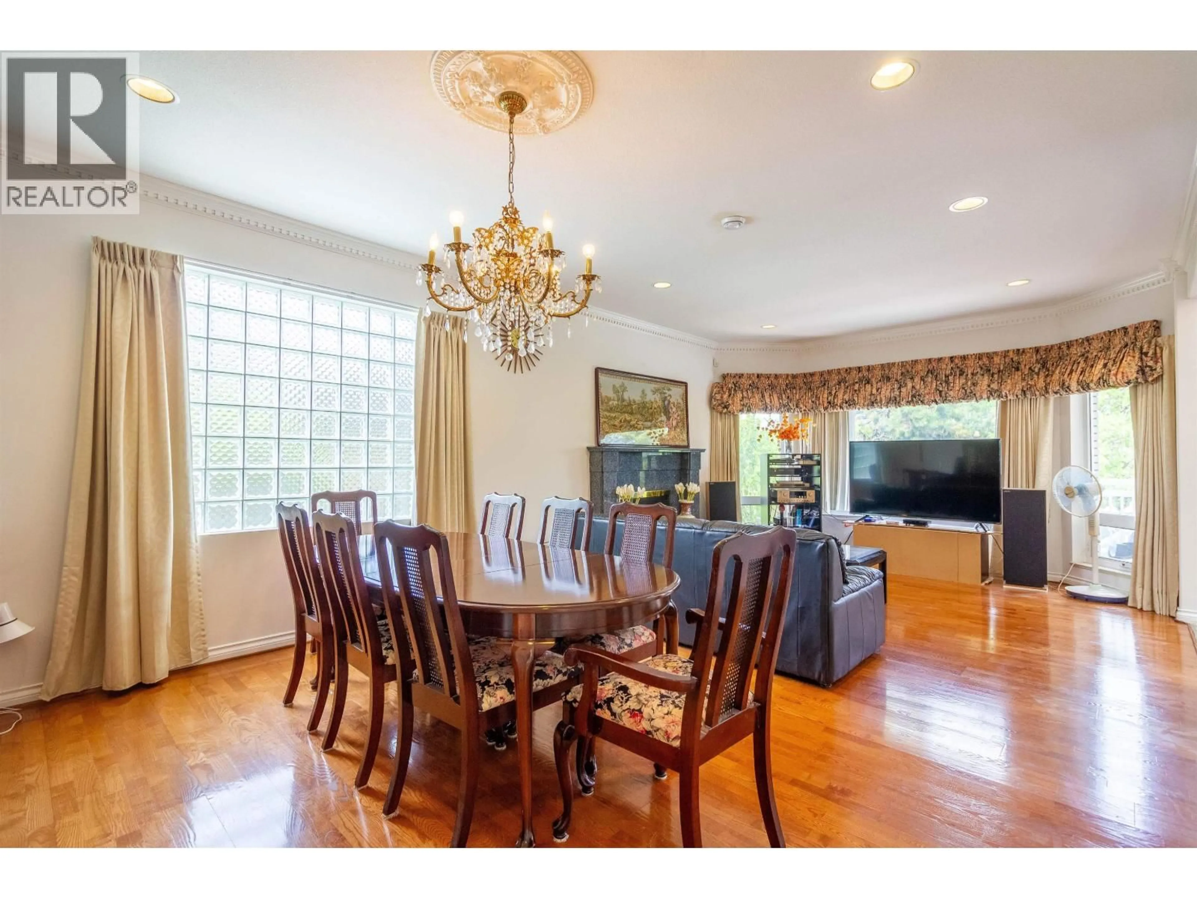 Dining room, wood/laminate floor for 7286 BARNET ROAD, Burnaby British Columbia V5A1E2