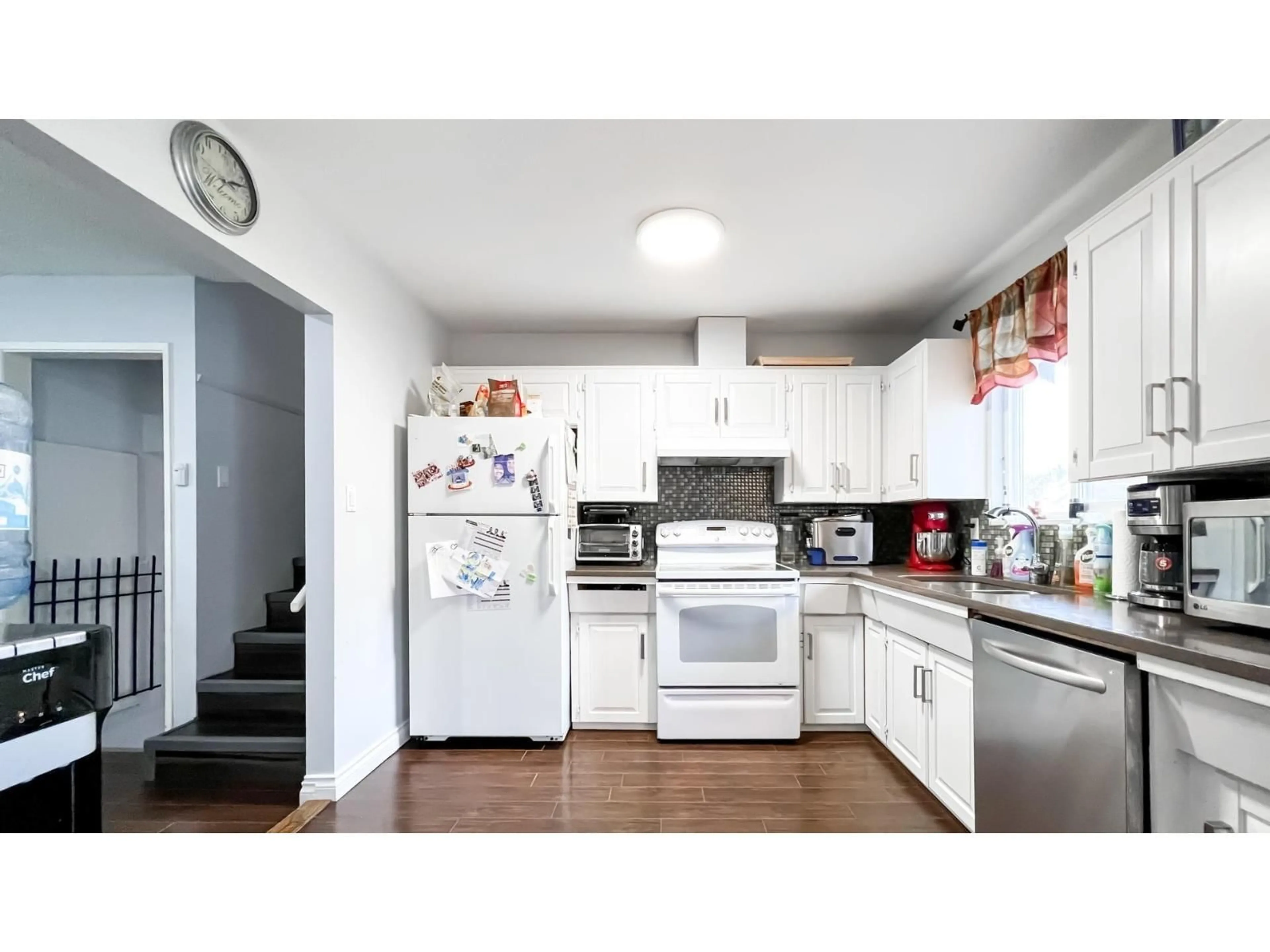 Standard kitchen, unknown for 14096 66A AVENUE, Surrey British Columbia V3W6M4