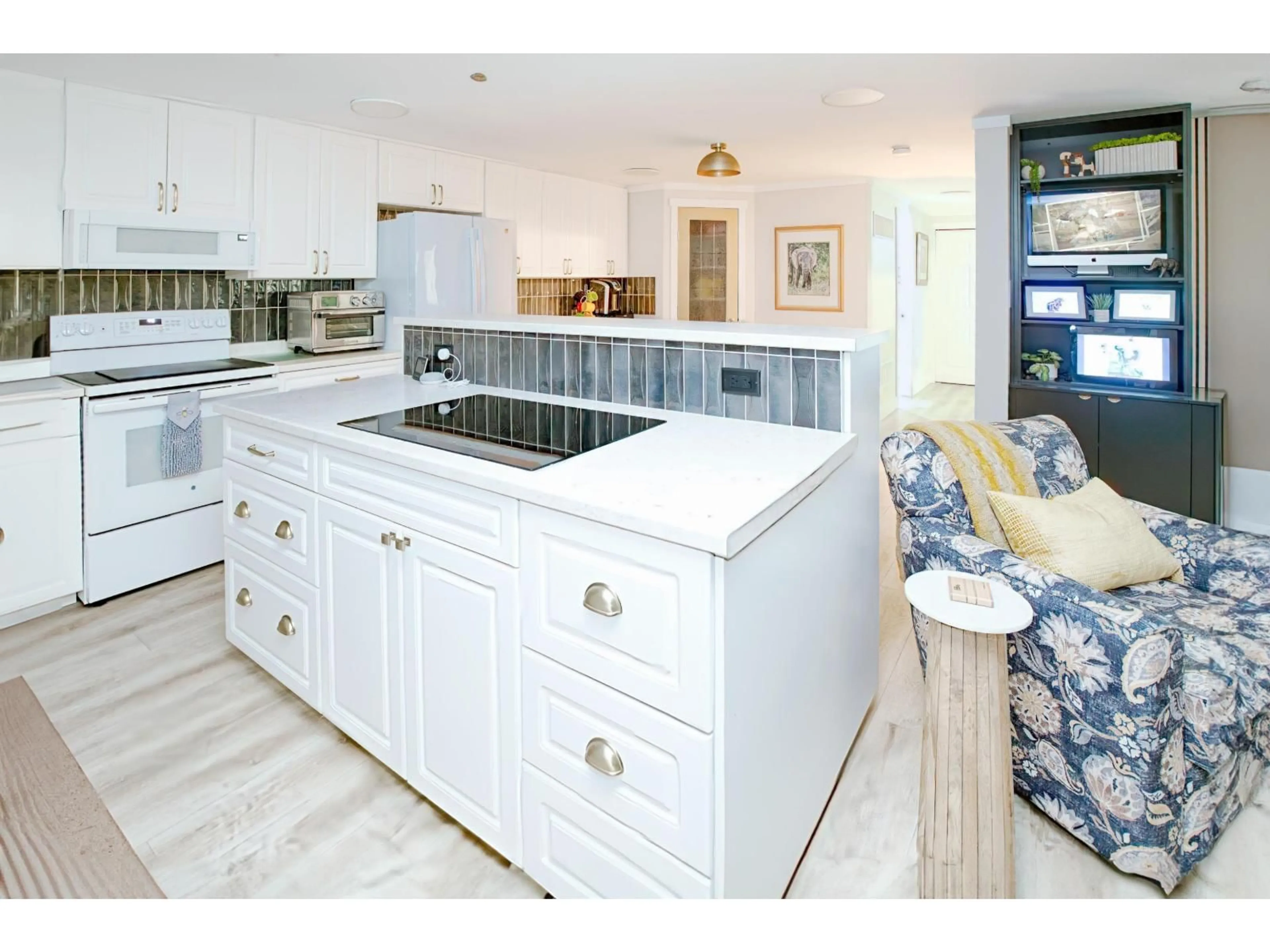 Open concept kitchen, ceramic/tile floor for 62 - 41168 LOUGHEED HIGHWAY, Mission British Columbia V0M1G0