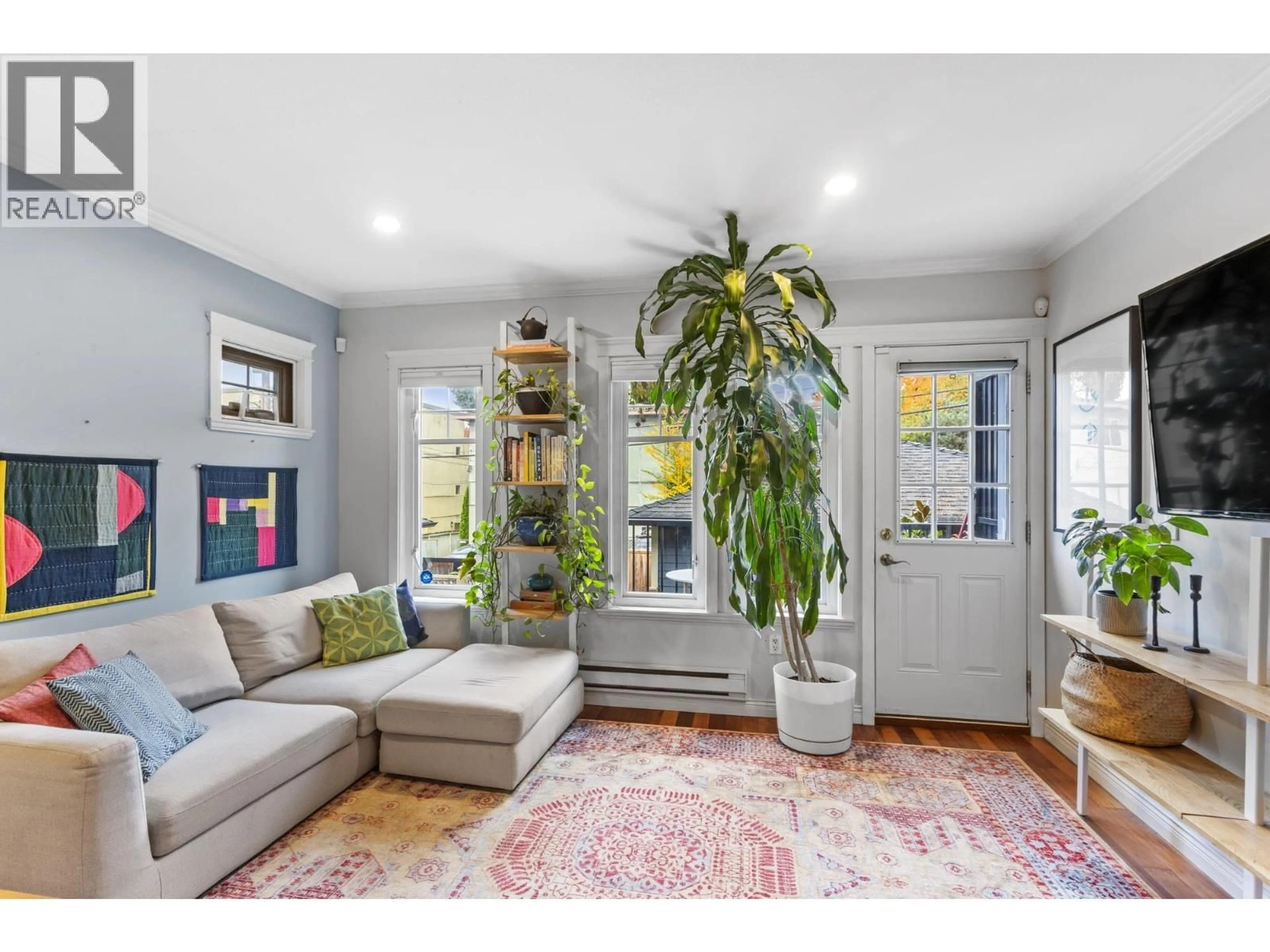 Indoor entryway for 1743 FRANCES STREET, Vancouver British Columbia V5L1Z5