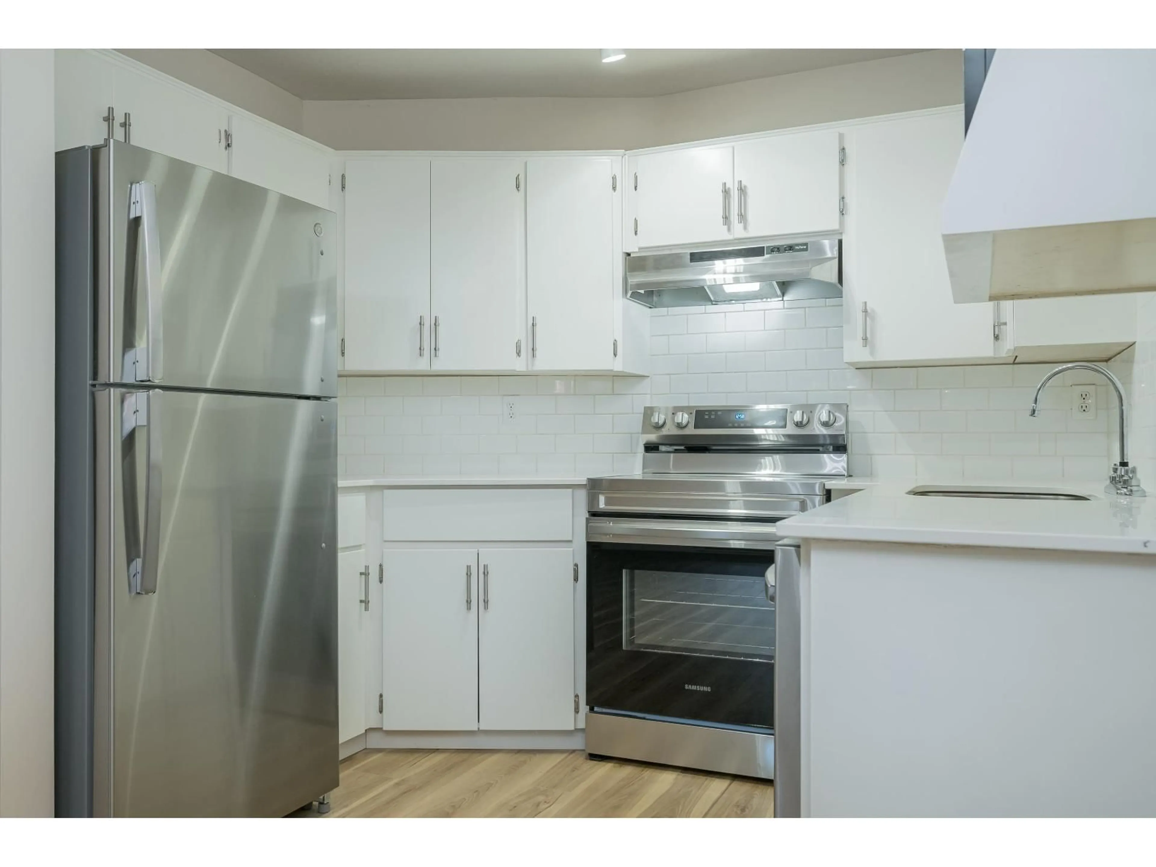 Standard kitchen, wood/laminate floor for 107 - 2780 WARE STREET, Abbotsford British Columbia V2S7C7