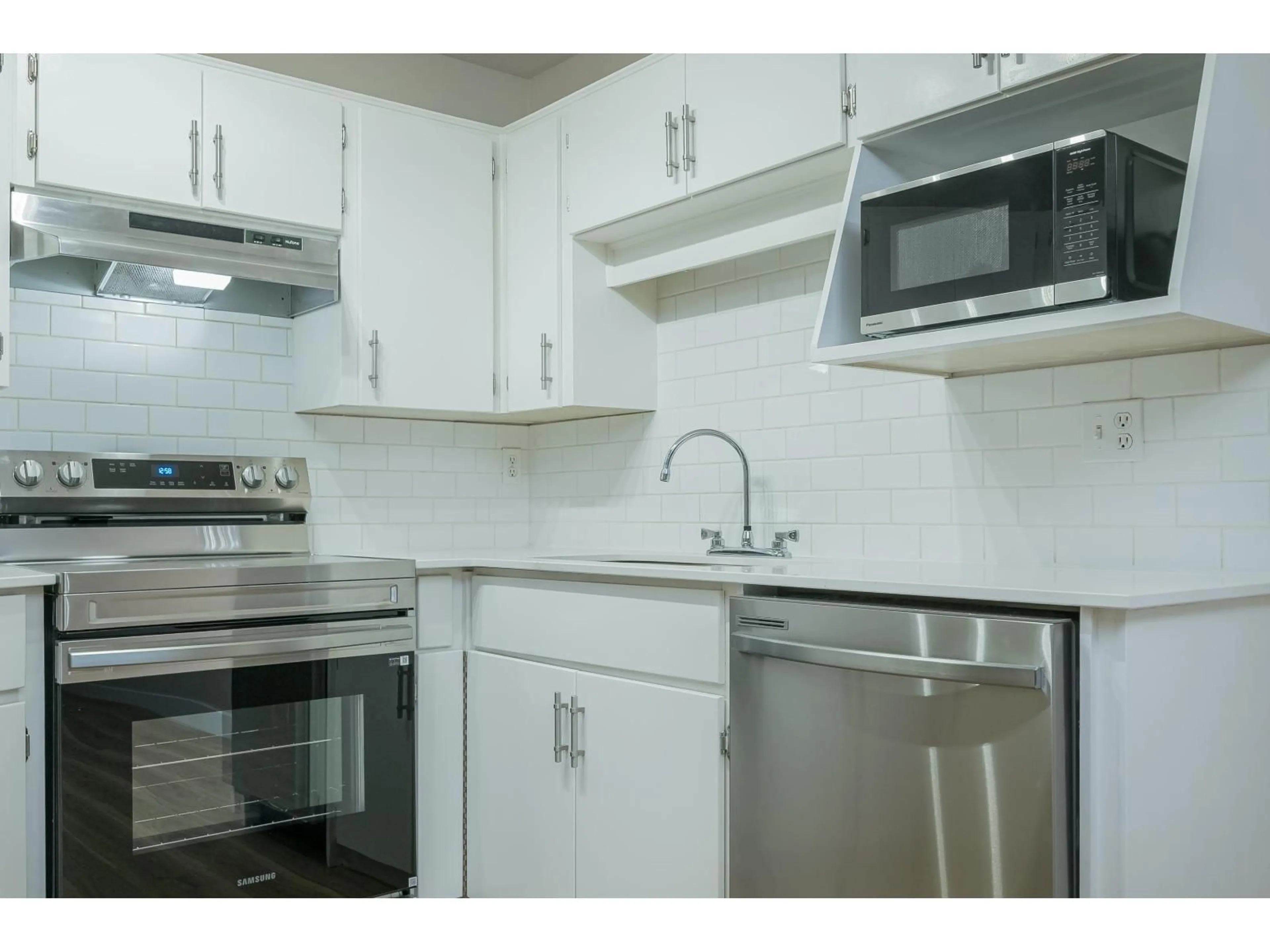 Standard kitchen, unknown for 107 - 2780 WARE STREET, Abbotsford British Columbia V2S7C7