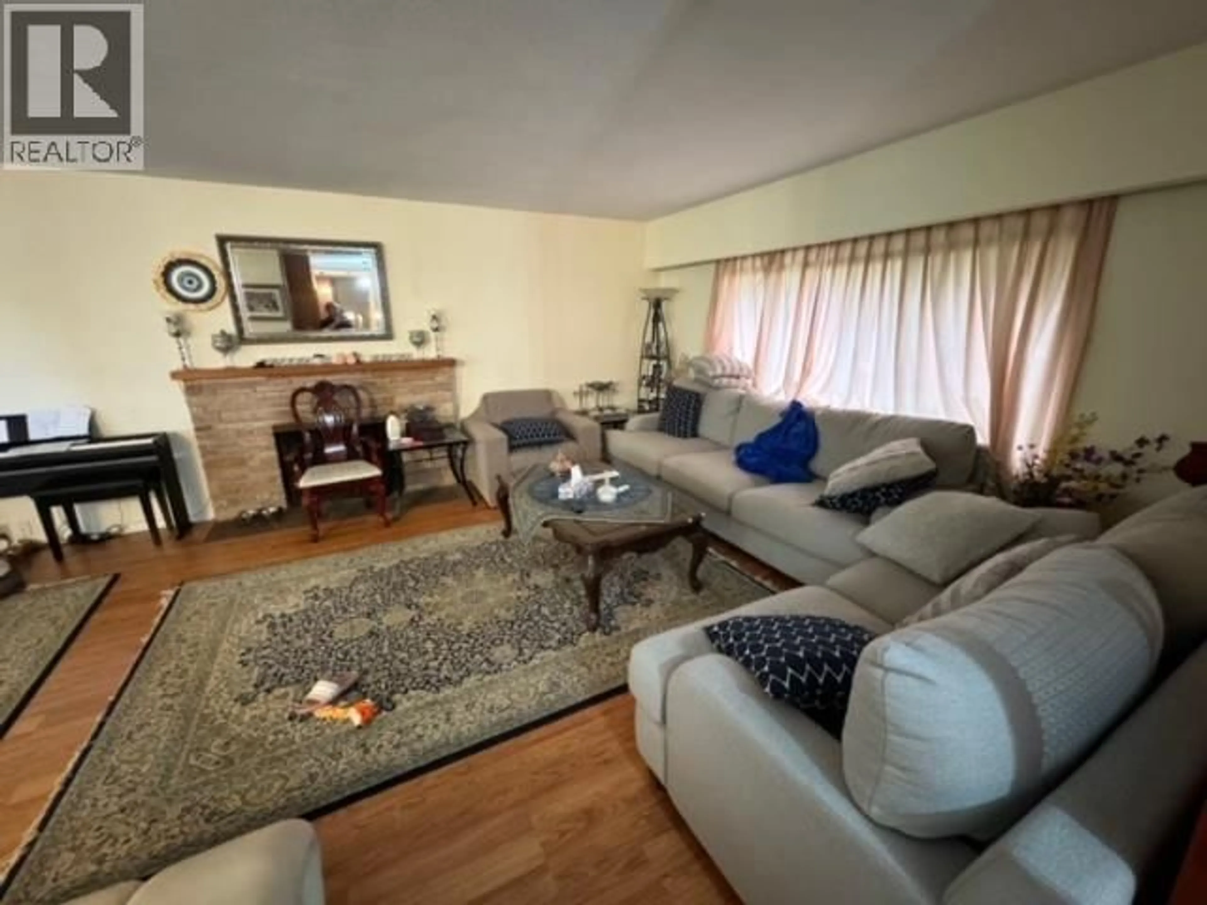 Living room with furniture, unknown for 1490 MATHERS AVENUE, West Vancouver British Columbia V7T2G7