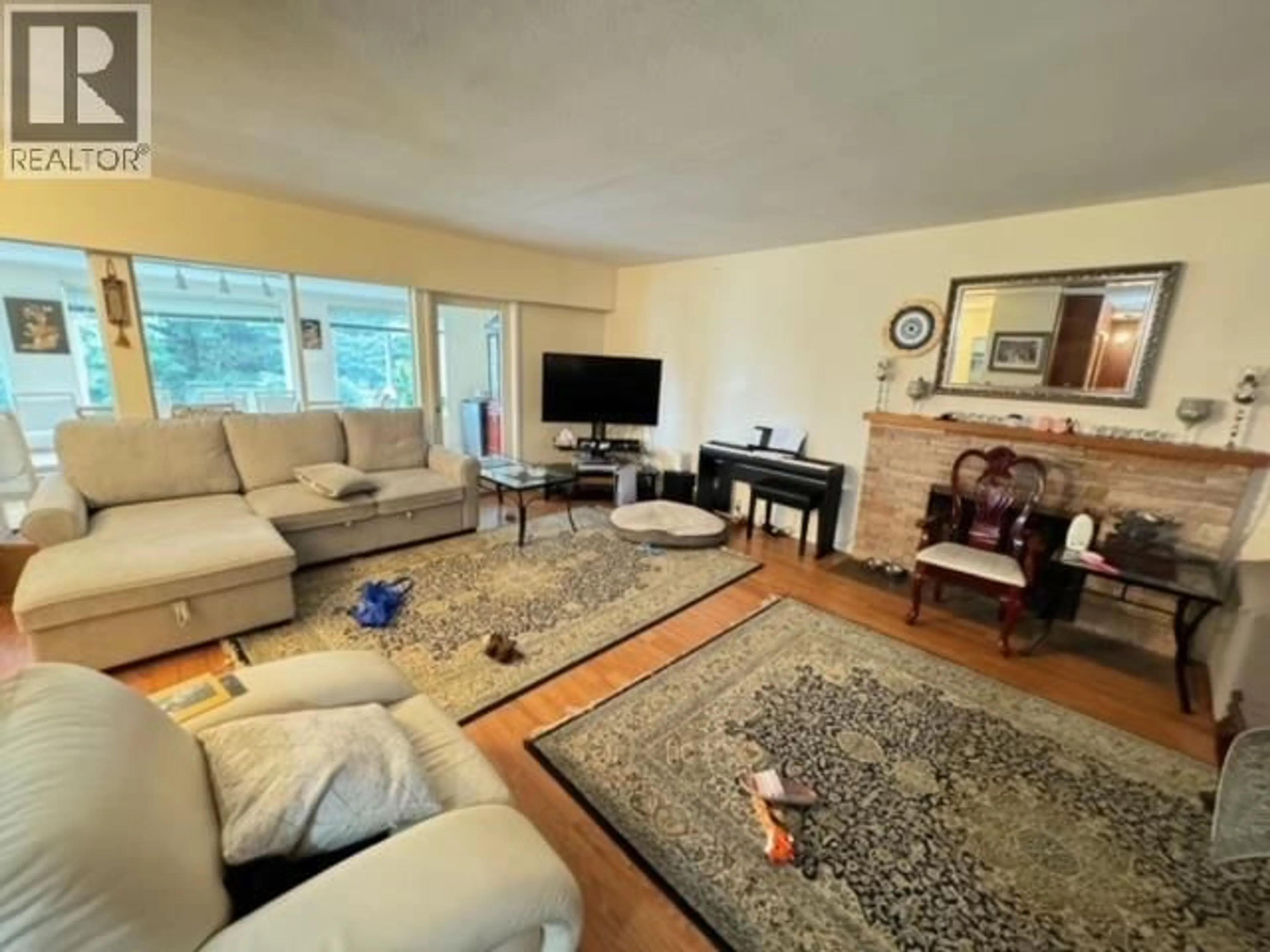 Living room with furniture, unknown for 1490 MATHERS AVENUE, West Vancouver British Columbia V7T2G7