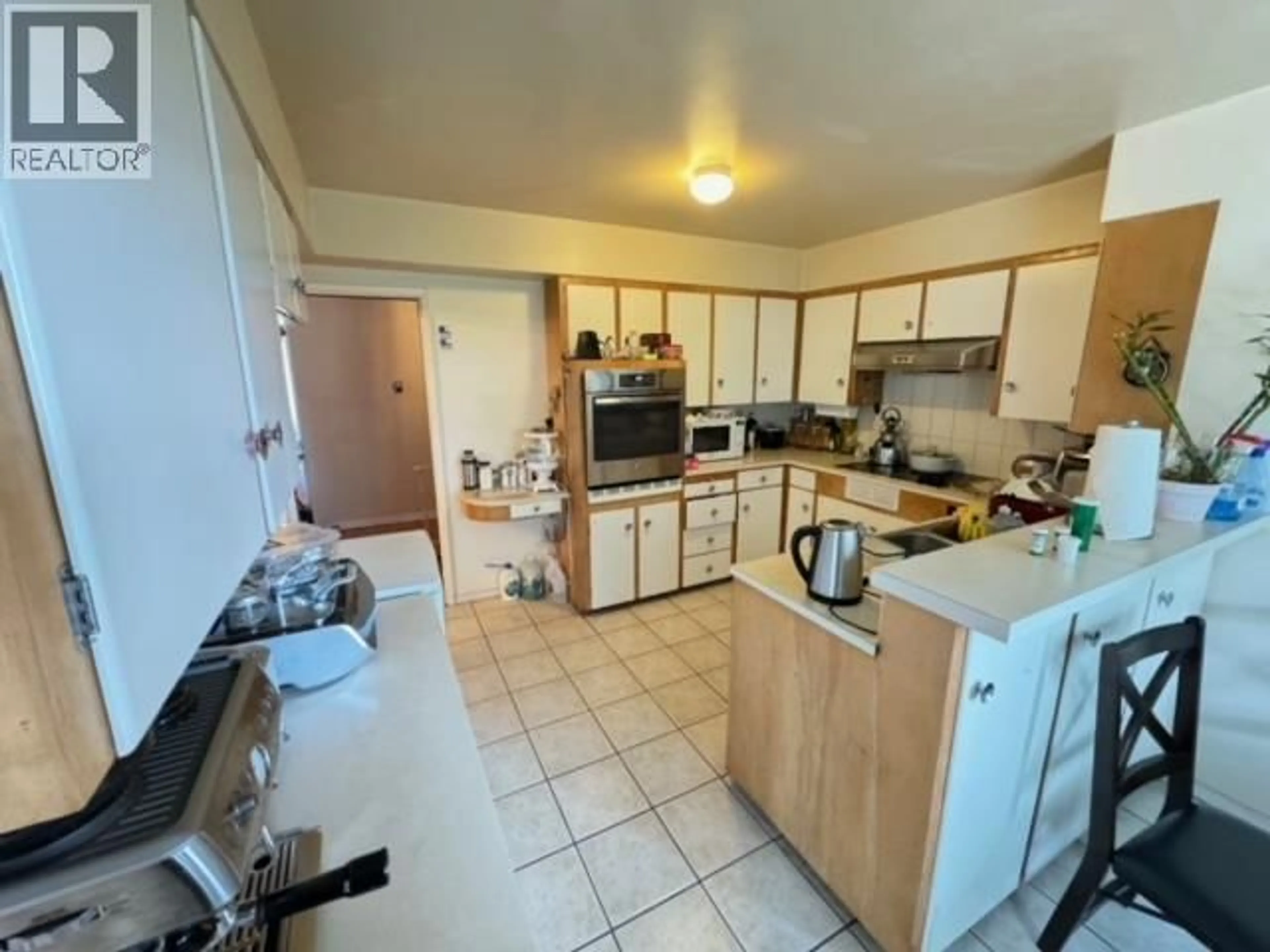 Standard kitchen, unknown for 1490 MATHERS AVENUE, West Vancouver British Columbia V7T2G7