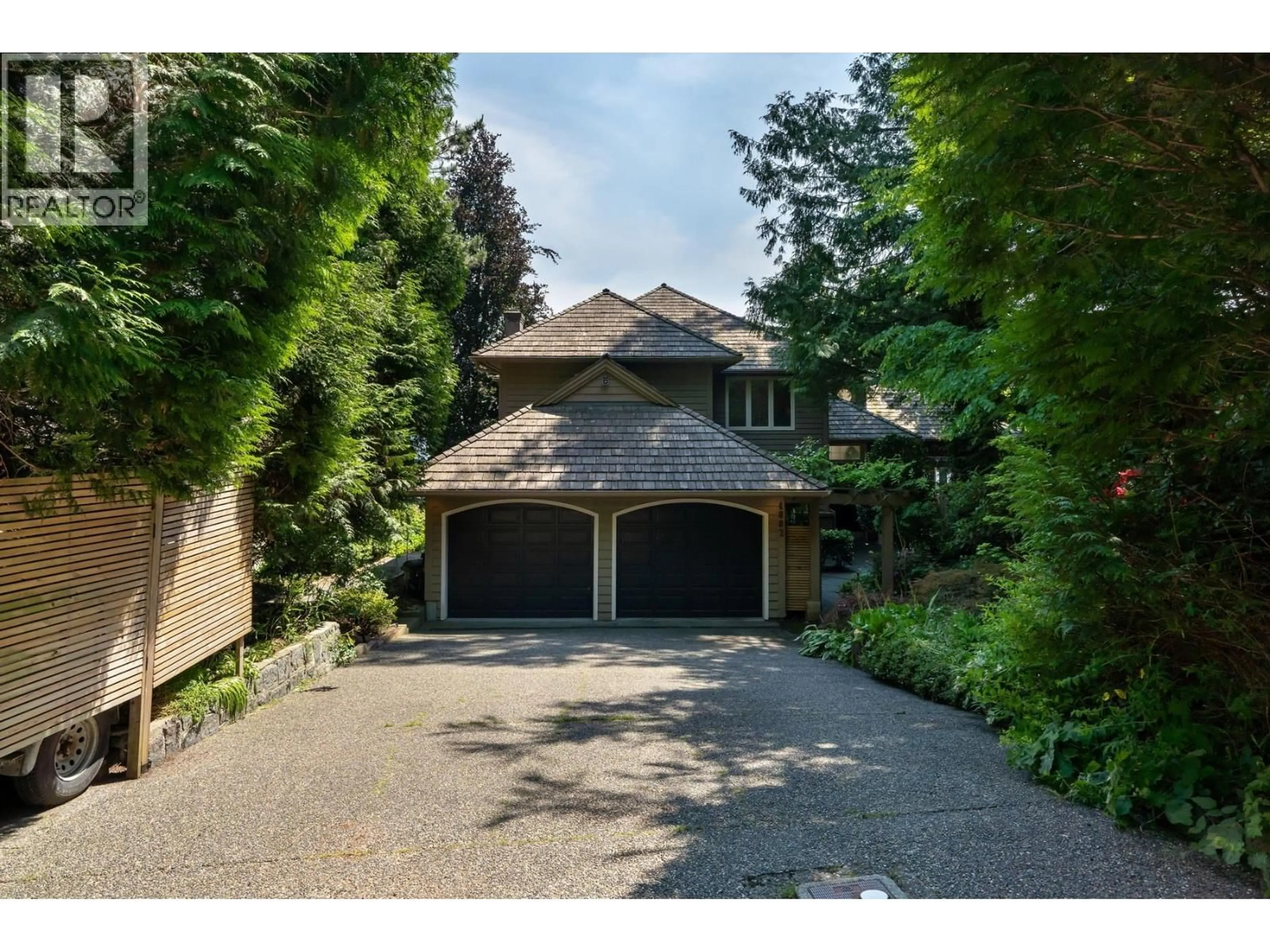 A pic from outside/outdoor area/front of a property/back of a property/a pic from drone, street for 4882 VISTA PLACE, West Vancouver British Columbia V7W3E7