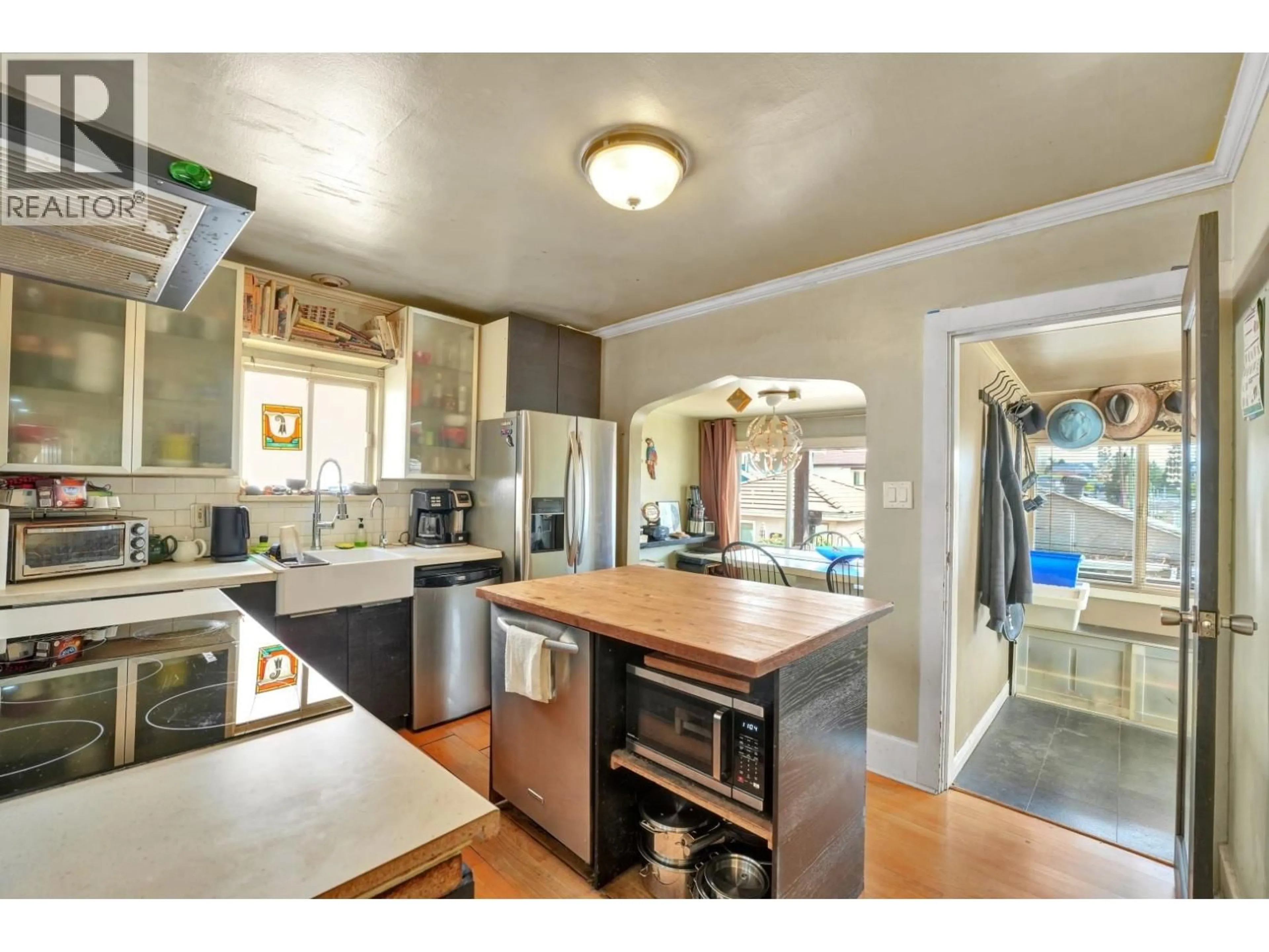 Open concept kitchen, unknown for 2150 NANAIMO STREET, Vancouver British Columbia V5N5C7