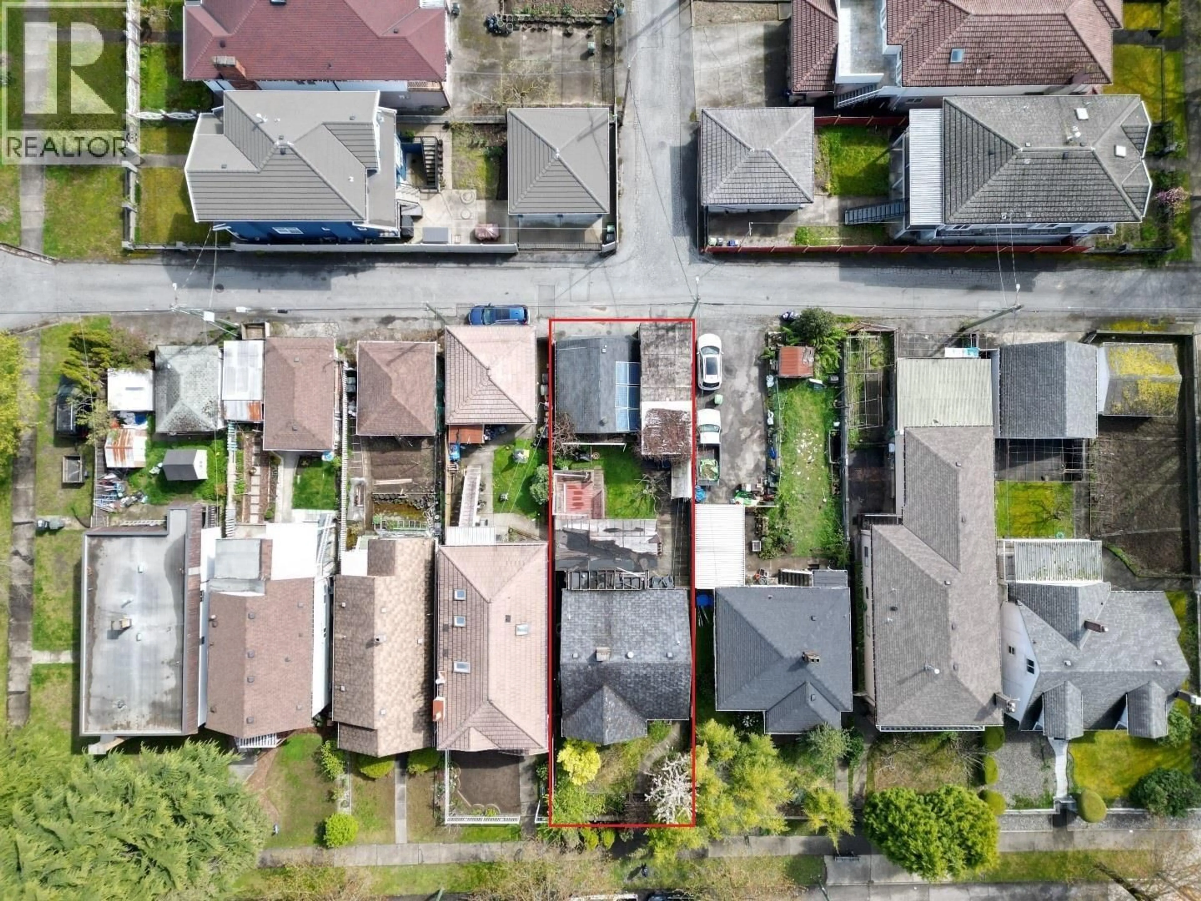 A pic from outside/outdoor area/front of a property/back of a property/a pic from drone, street for 2150 NANAIMO STREET, Vancouver British Columbia V5N5C7