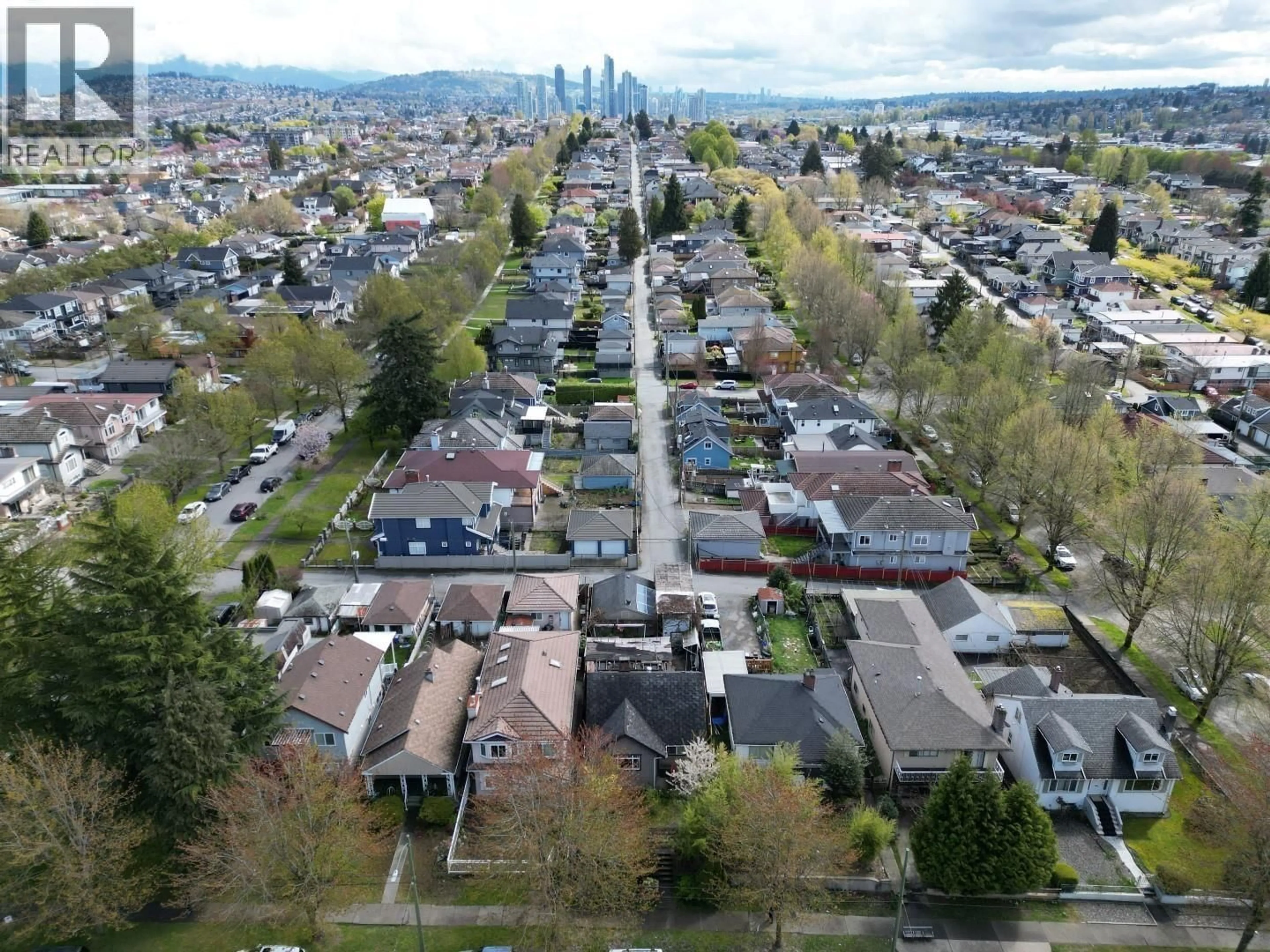 A pic from outside/outdoor area/front of a property/back of a property/a pic from drone, street for 2150 NANAIMO STREET, Vancouver British Columbia V5N5C7