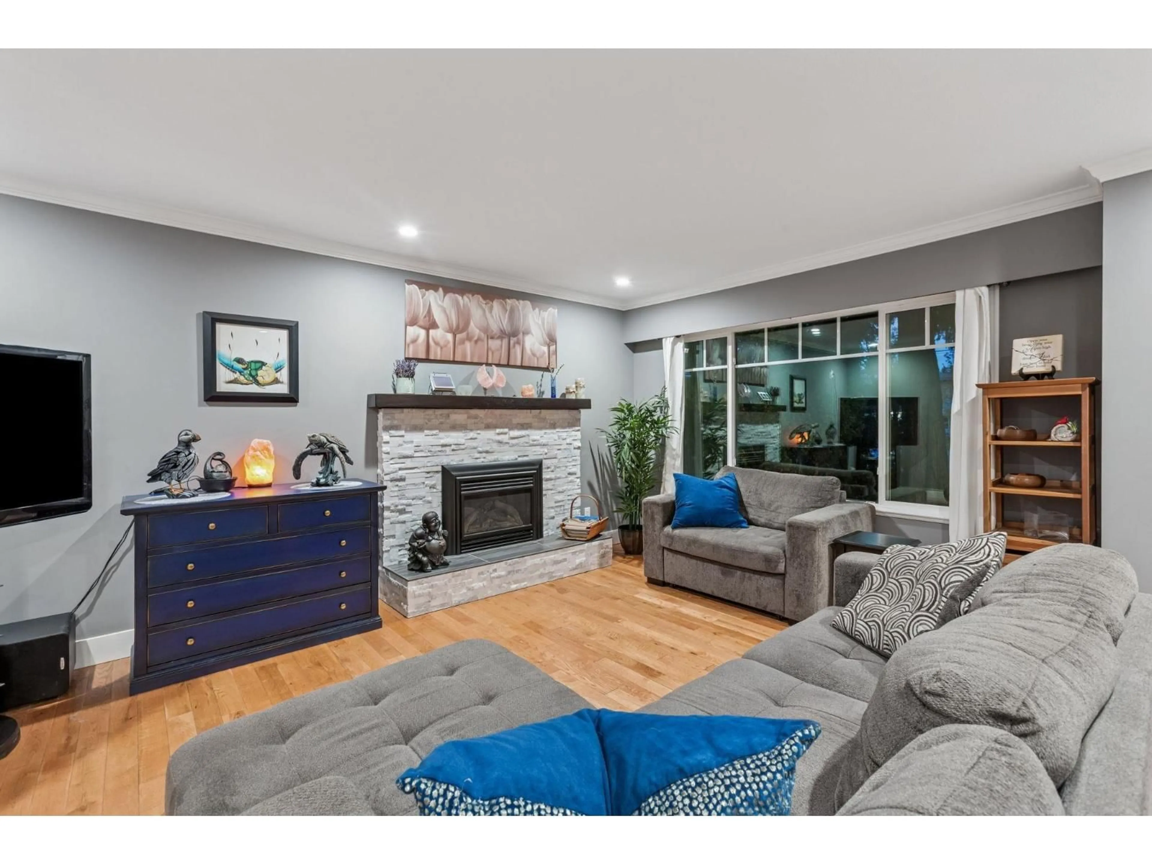 Living room with furniture, unknown for 20694 39 AVENUE, Langley British Columbia V3A2V6