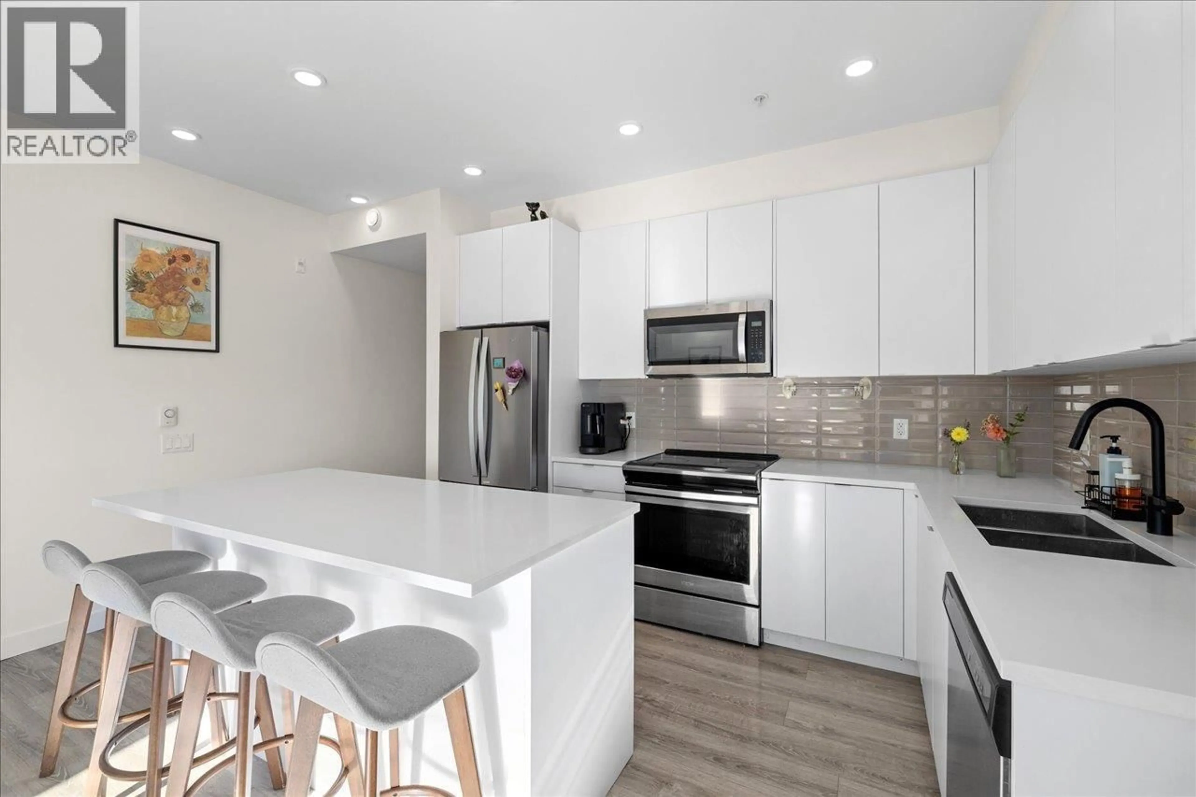 Open concept kitchen, unknown for 402 - 610 BRANTFORD STREET, New Westminster British Columbia V3M1W7