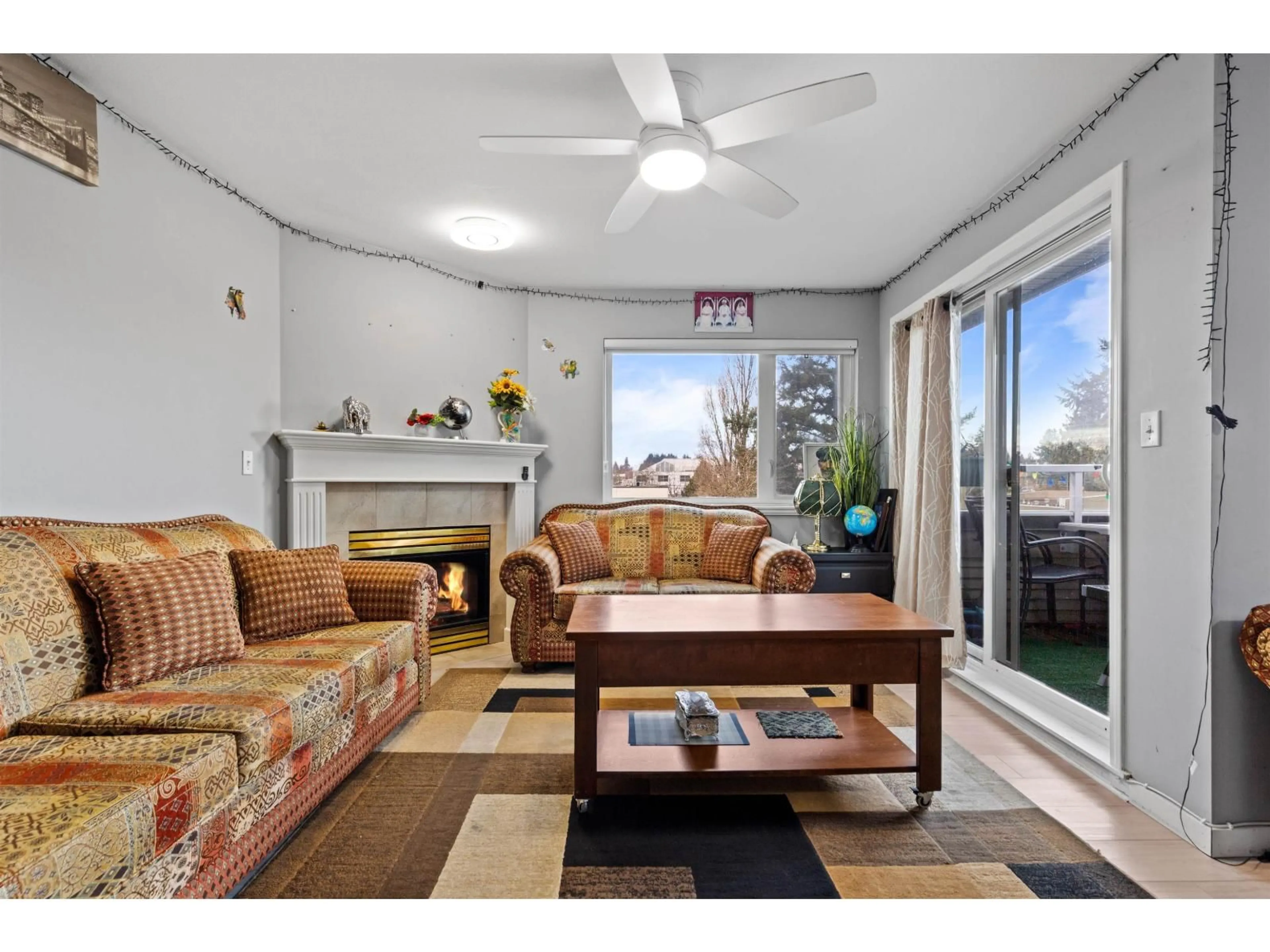 Living room with furniture, unknown for #411 - 8142 120A STREET, Surrey British Columbia V3W0N1