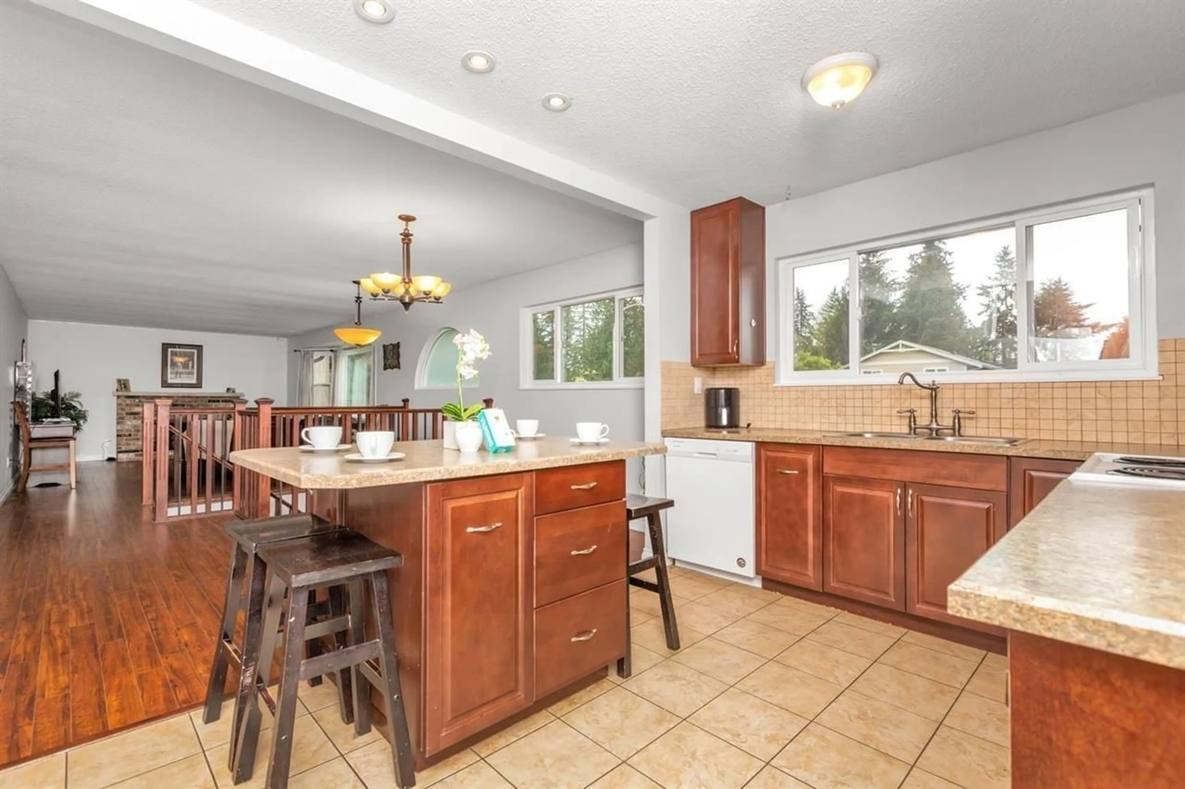 Open concept kitchen, ceramic/tile floor for 4650 203A STREET, Langley British Columbia V3A5K1