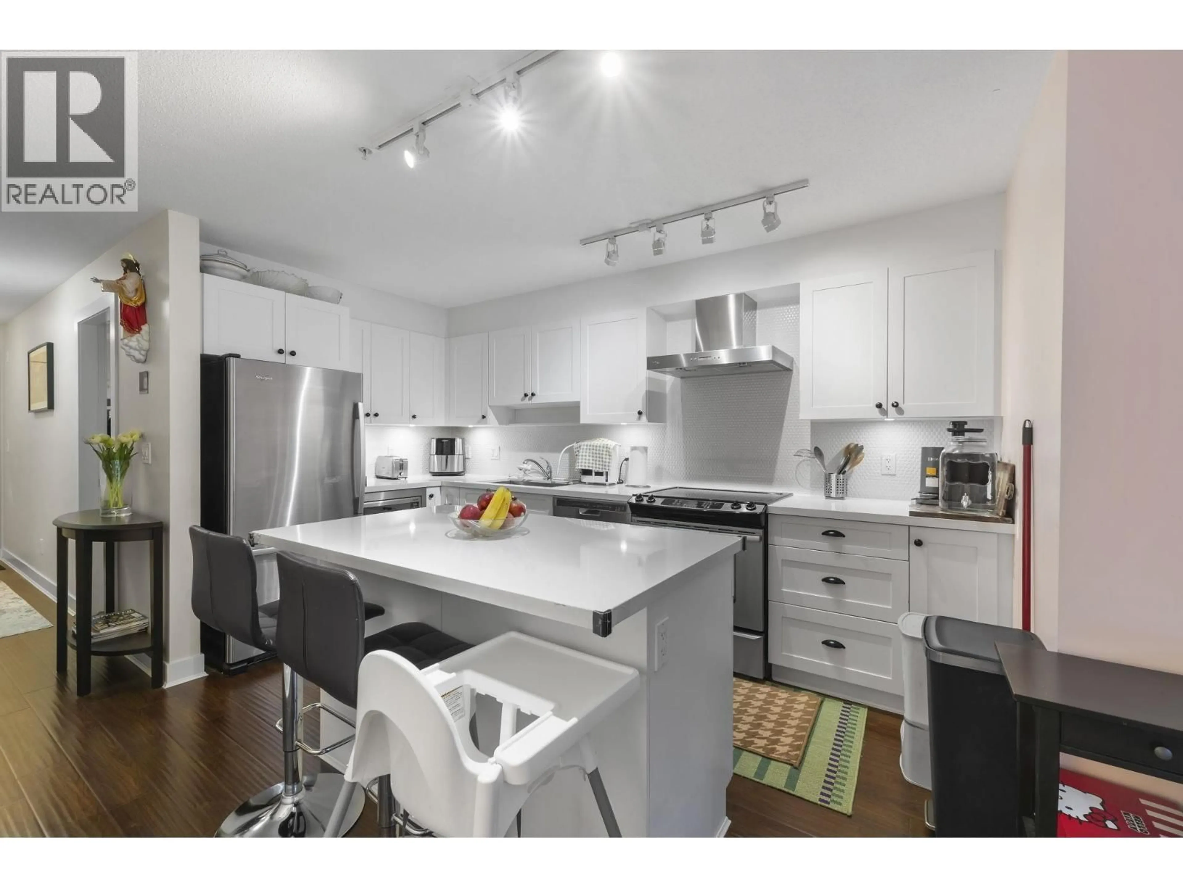 Open concept kitchen, unknown for 211 - 500 ROYAL AVENUE, New Westminster British Columbia V3L0G5