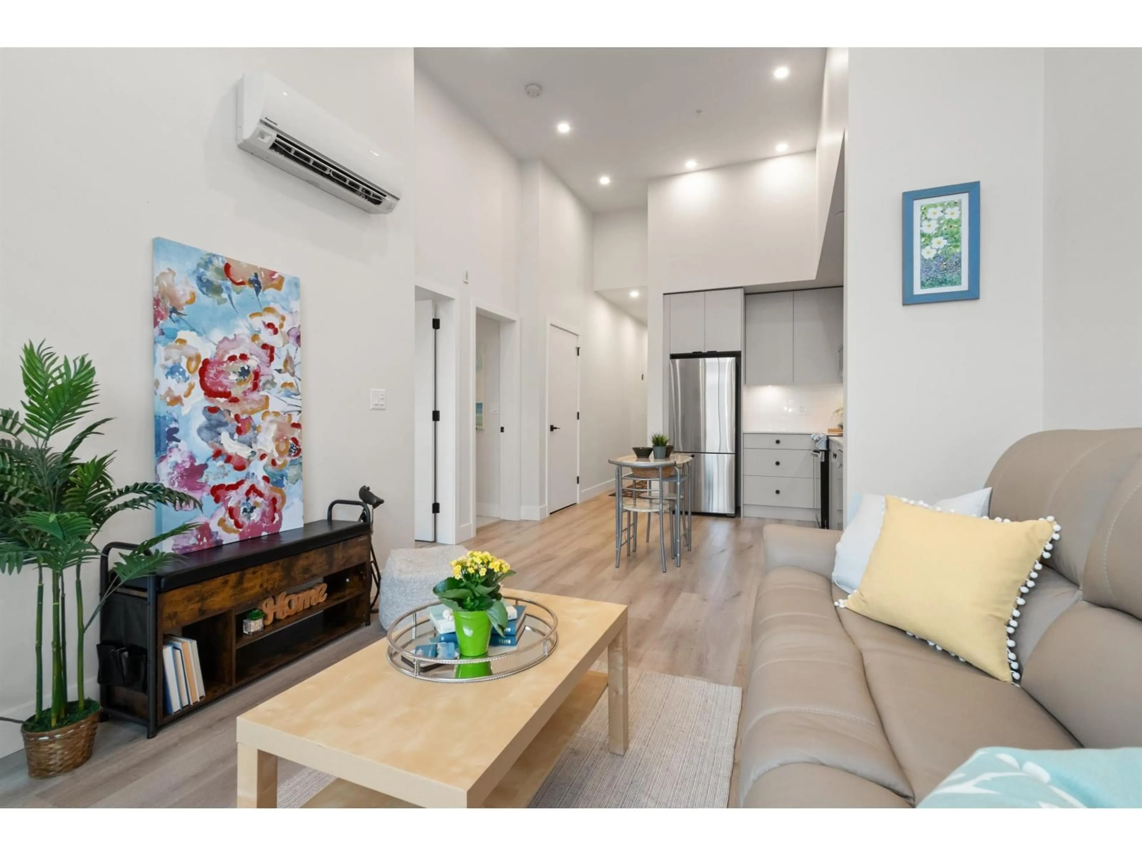 Indoor entryway for 612 - 45505 CAMPUS DRIVE, Chilliwack British Columbia V2R6L2