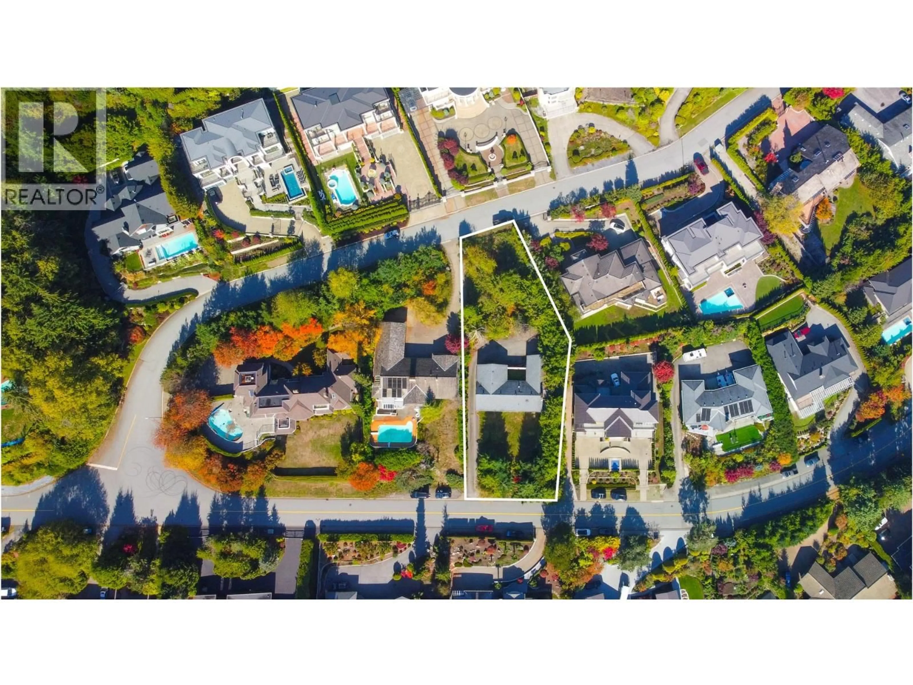 A pic from outside/outdoor area/front of a property/back of a property/a pic from drone, street for 1451 CHARTWELL DRIVE, West Vancouver British Columbia V7S2R9