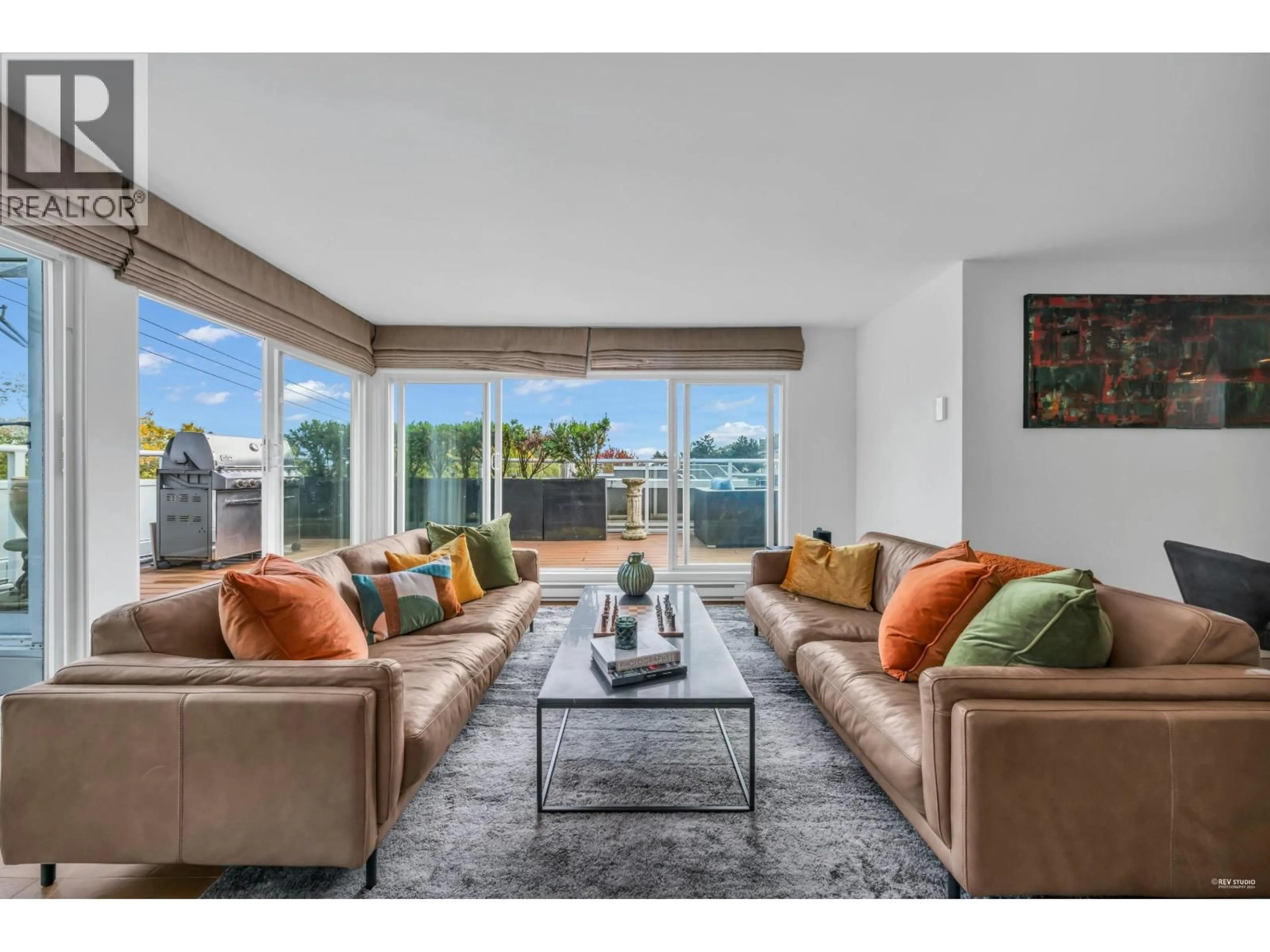 Living room with furniture, unknown for 2243 OAK STREET, Vancouver British Columbia V6H3W6