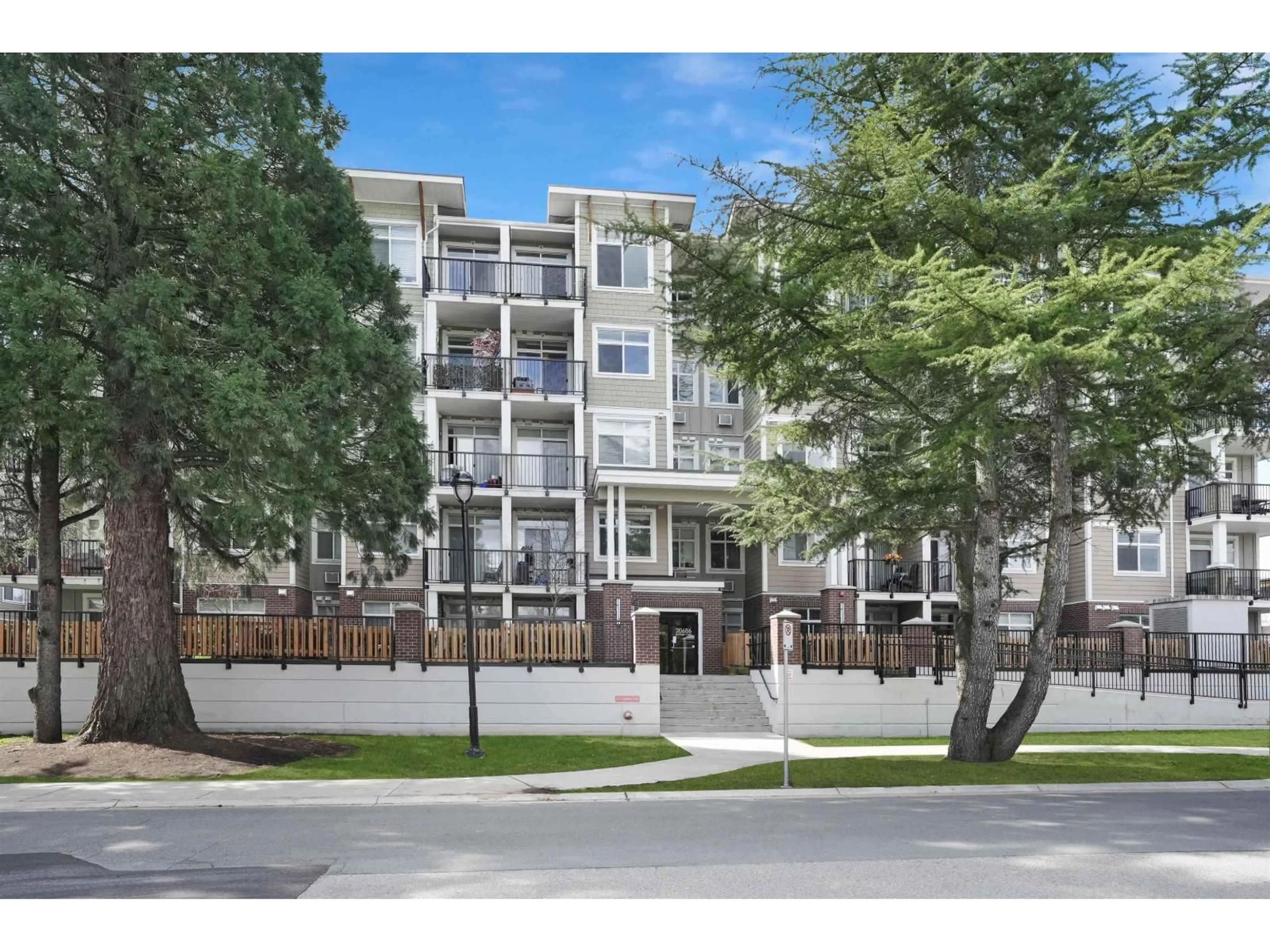 Unknown for 305 - 20686 EASTLEIGH CRESCENT, Langley British Columbia V3A0M4