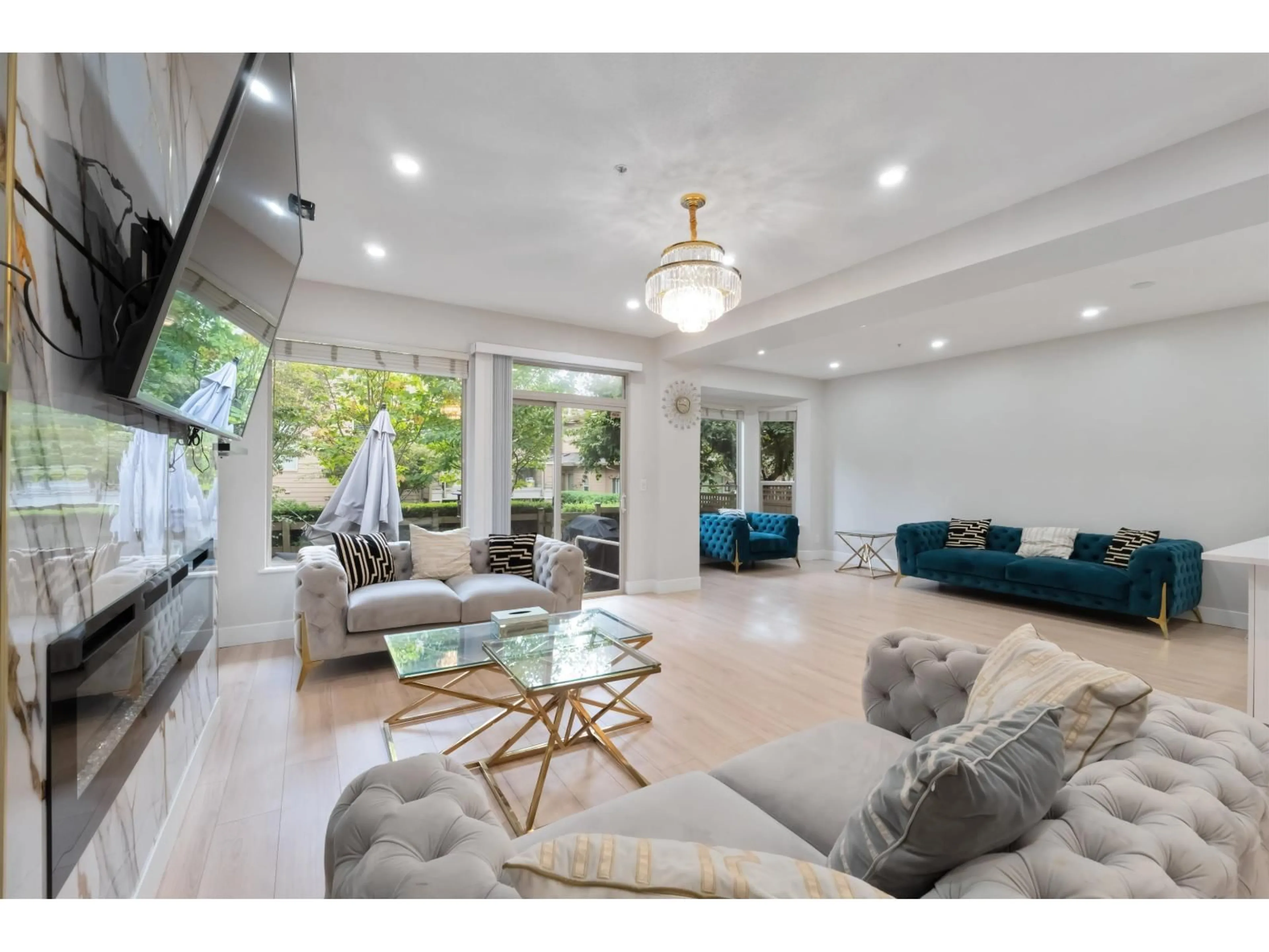 Living room with furniture, unknown for 43 - 16655 64 AVENUE, Surrey British Columbia V3S3V1