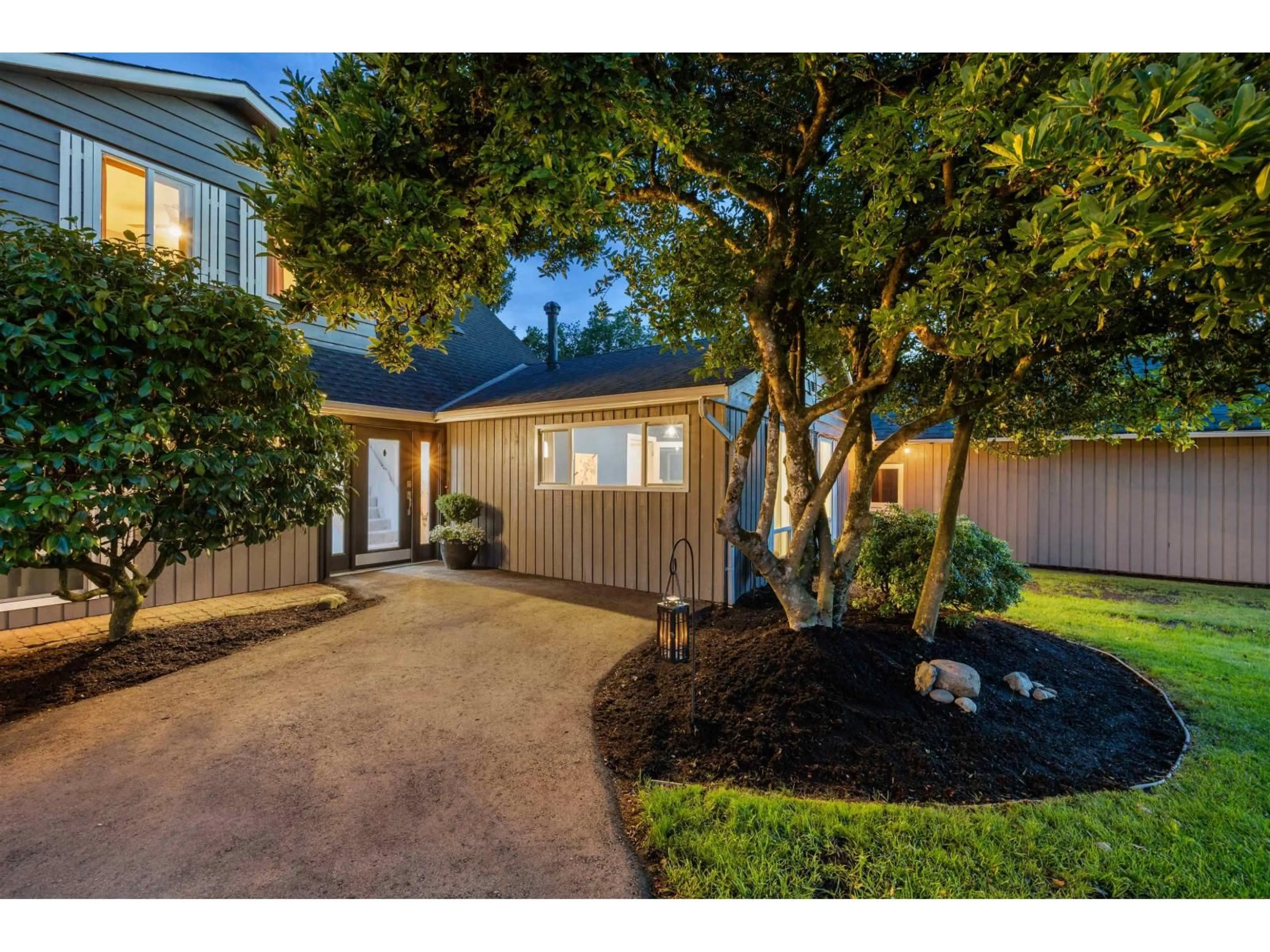 Indoor entryway for 22806 RENNIE AVENUE, Langley British Columbia V1M2S3