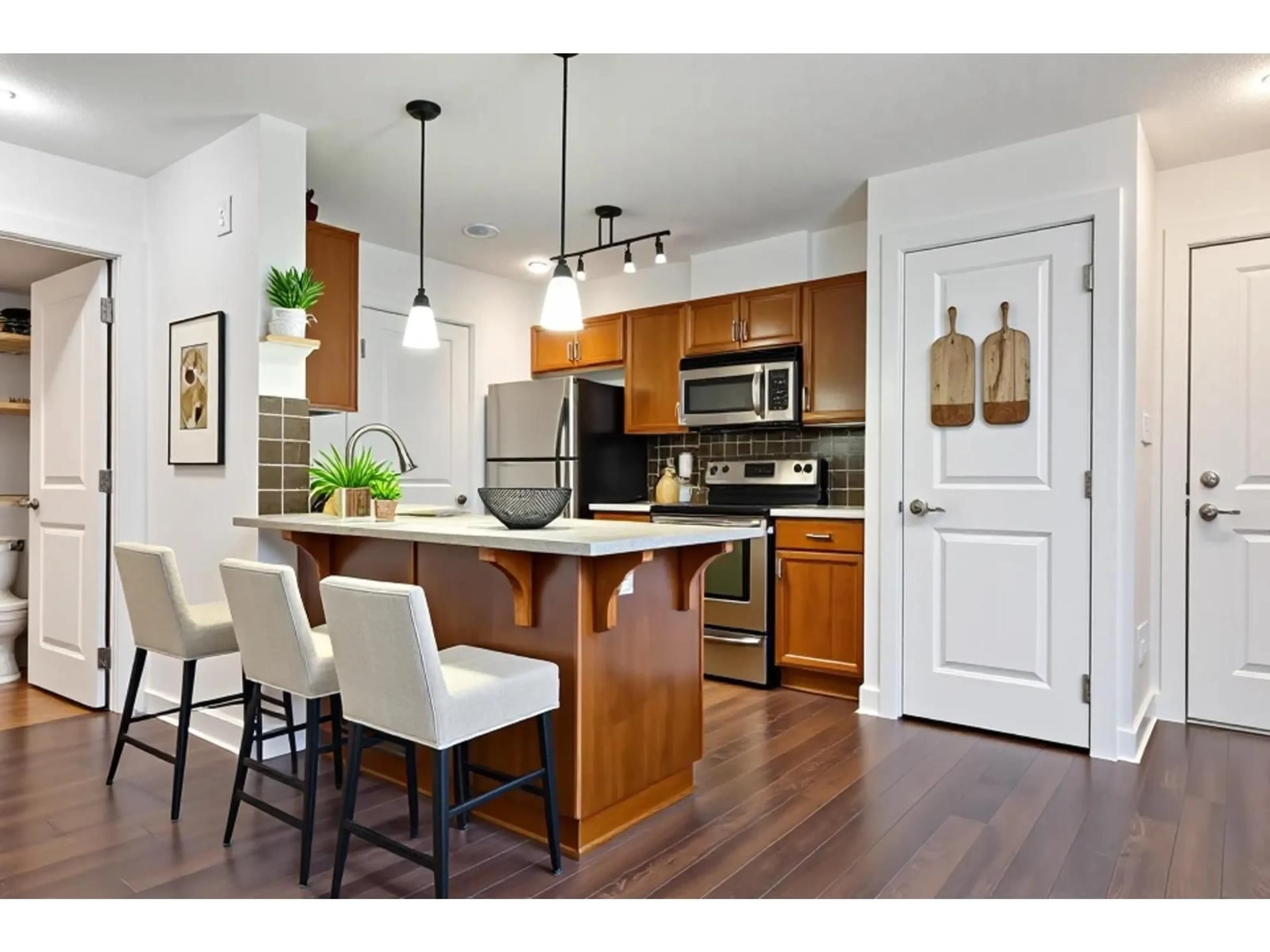 Open concept kitchen, wood/laminate floor for 104 - 2038 SANDALWOOD CRESCENT, Abbotsford British Columbia V2S3H6