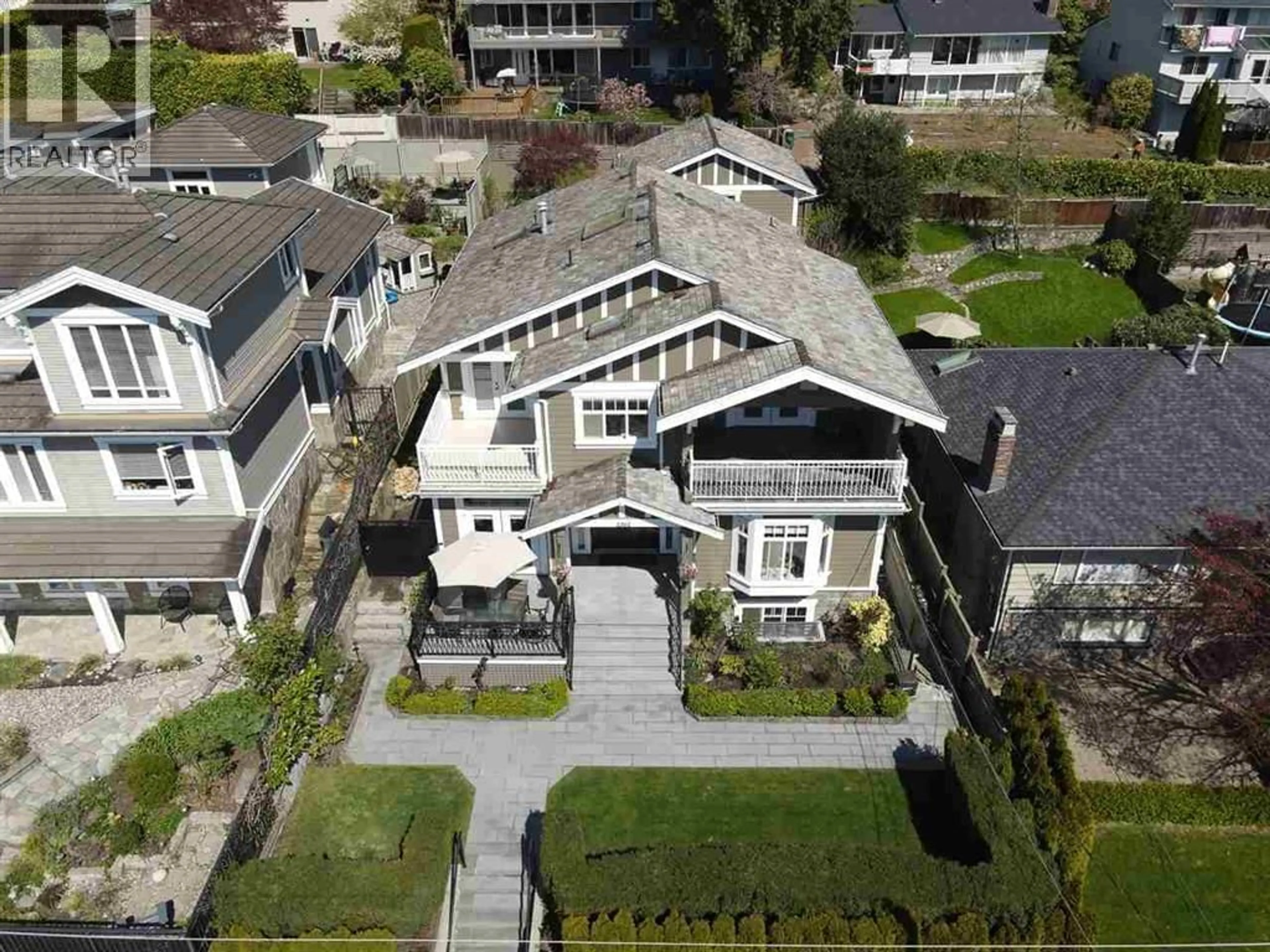 A pic from outside/outdoor area/front of a property/back of a property/a pic from drone, street for 1361 LAWSON AVENUE, West Vancouver British Columbia V7T2E6