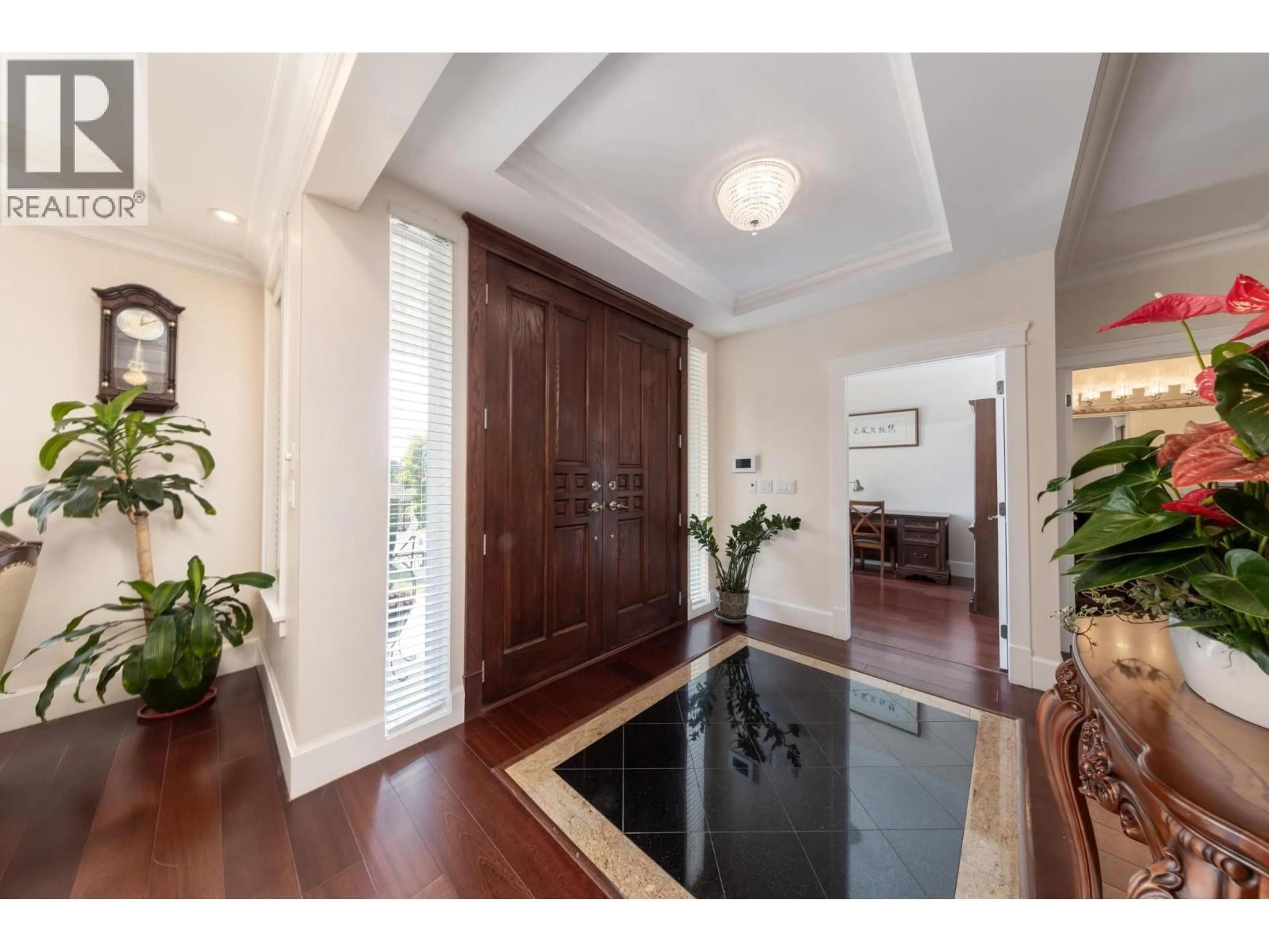 Indoor entryway for 1361 LAWSON AVENUE, West Vancouver British Columbia V7T2E6