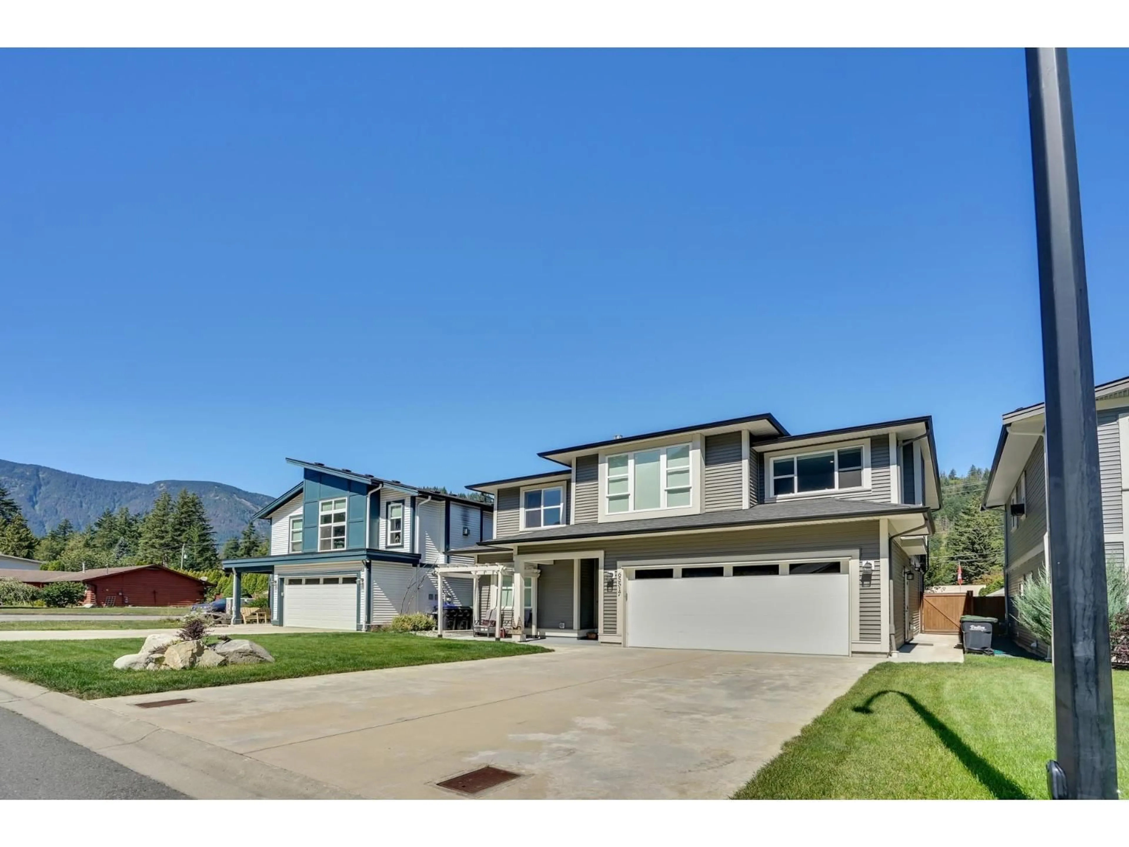 Home with vinyl exterior material, mountain view for 65517 SKYLARK LANE, Hope British Columbia V0X1L1