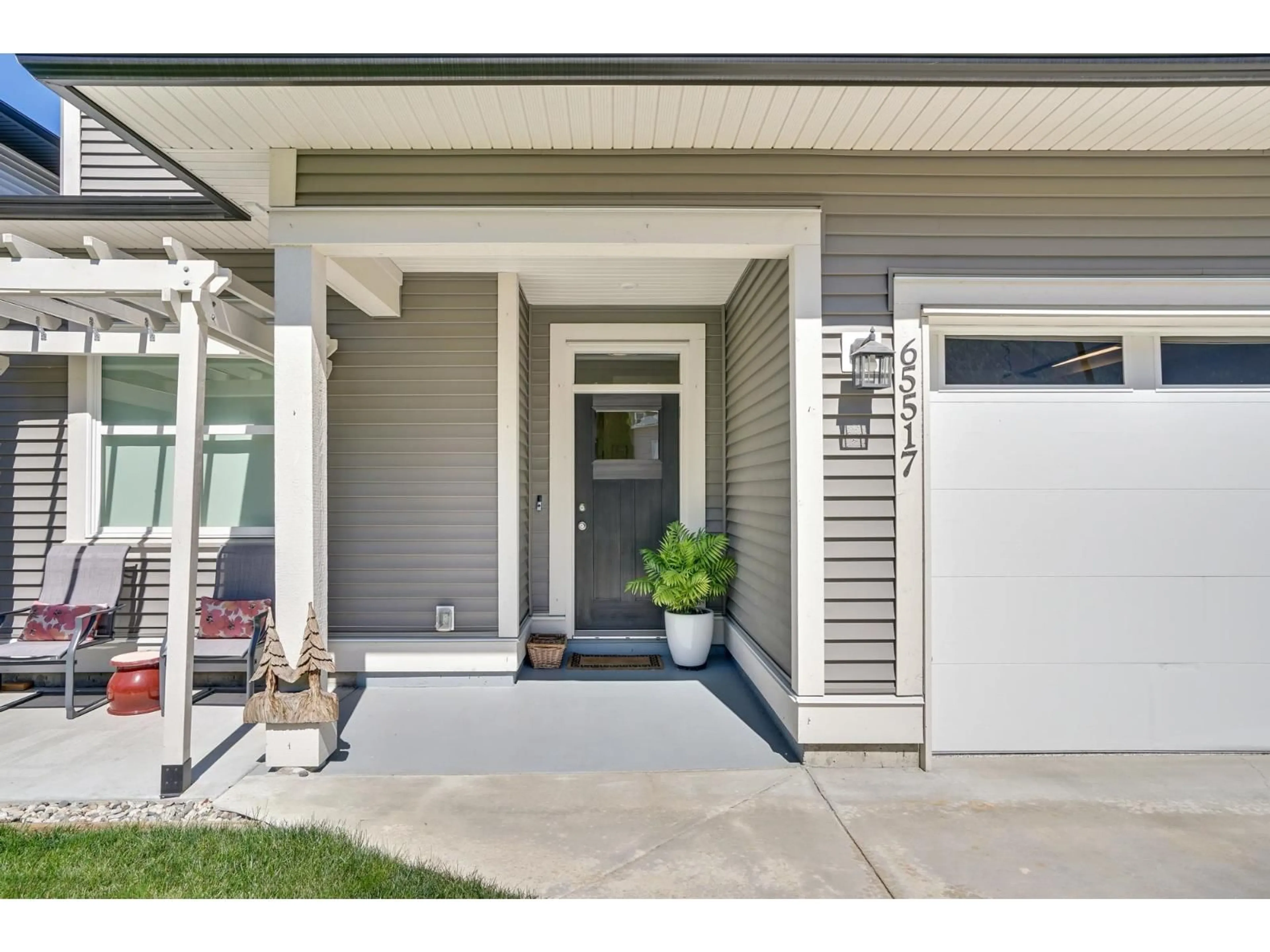 Indoor entryway for 65517 SKYLARK LANE, Hope British Columbia V0X1L1